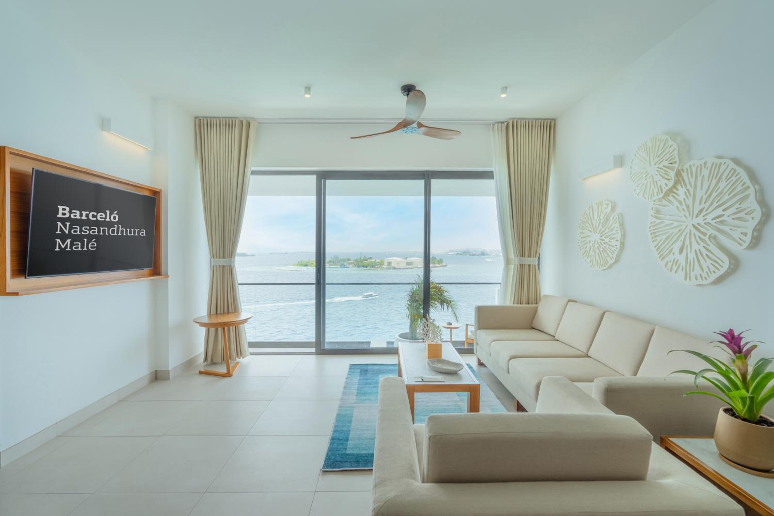 Premium Sea Front 3 Bedroom Master Suite (Free Airport Transfer)