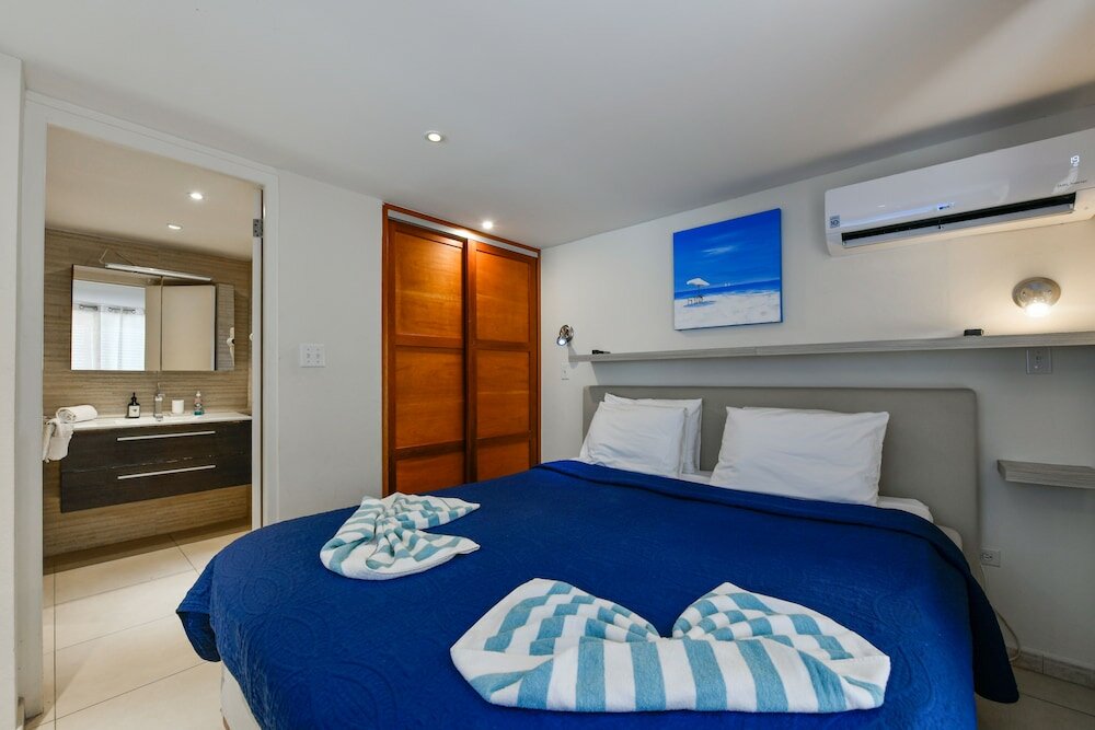 Pool Side Villa Little 1 with Gallery