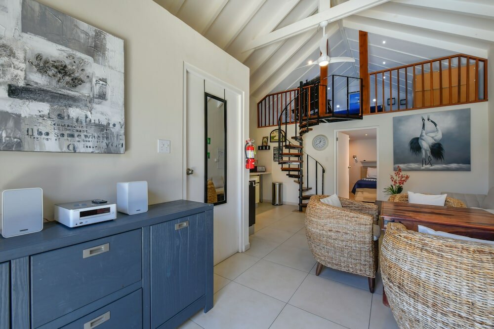 Pool Side Villa Little 1 with Gallery