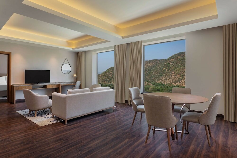 Deluxe Suite, 1 King Bed