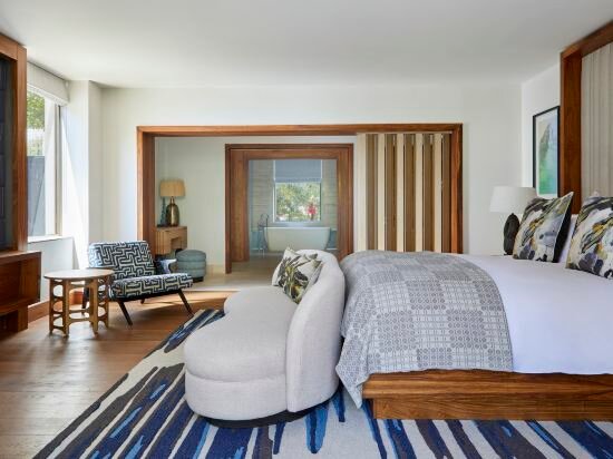Grand One Bedroom Island Suite