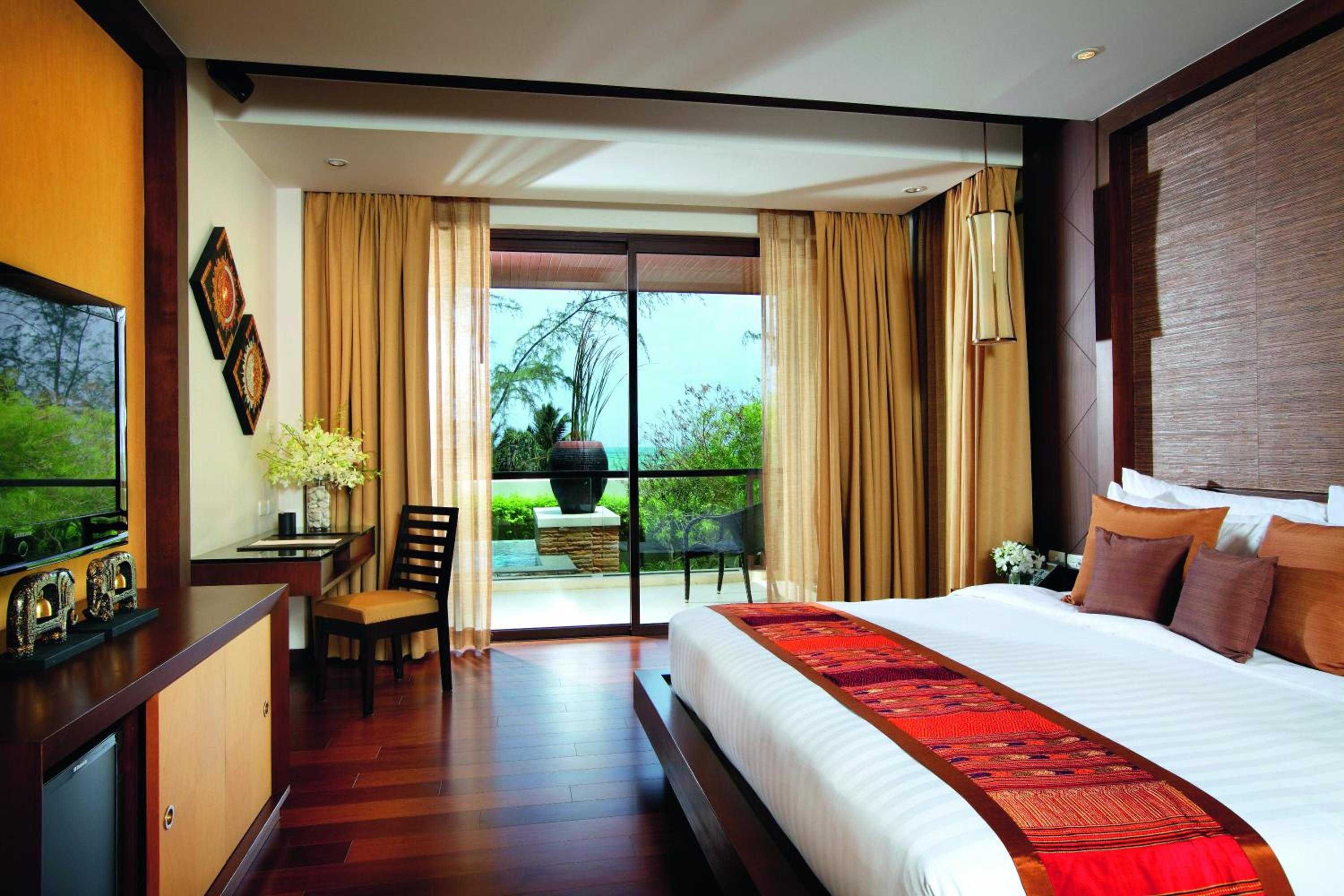 Two-Bedroom Seaview Pool Suite 