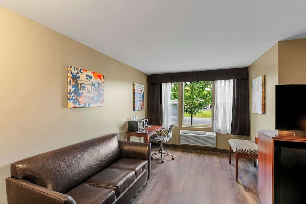Suite, 1 King Bed with Sofa bed, Non Smoking