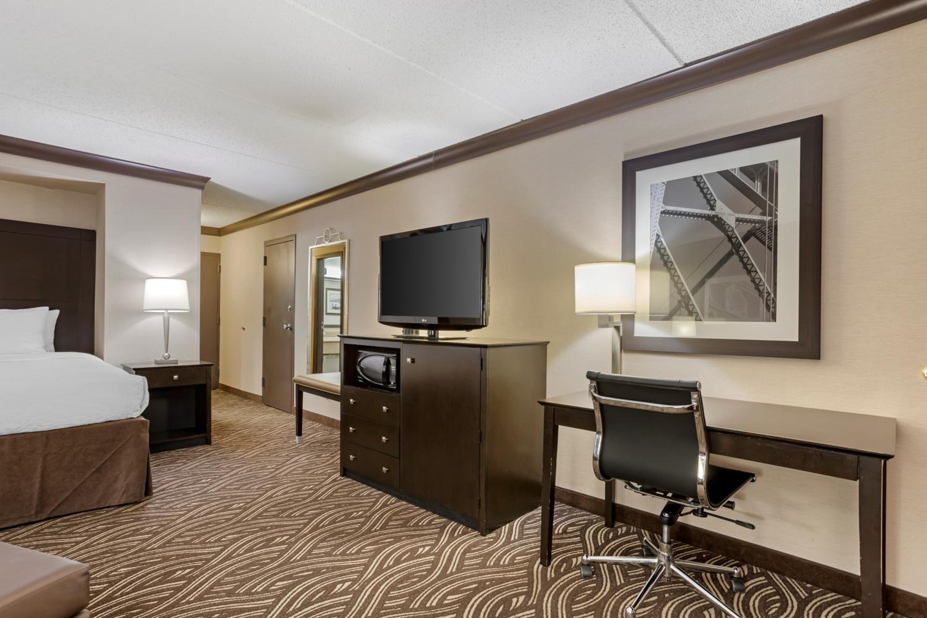 King Room with Courtyard - Non-Smoking
