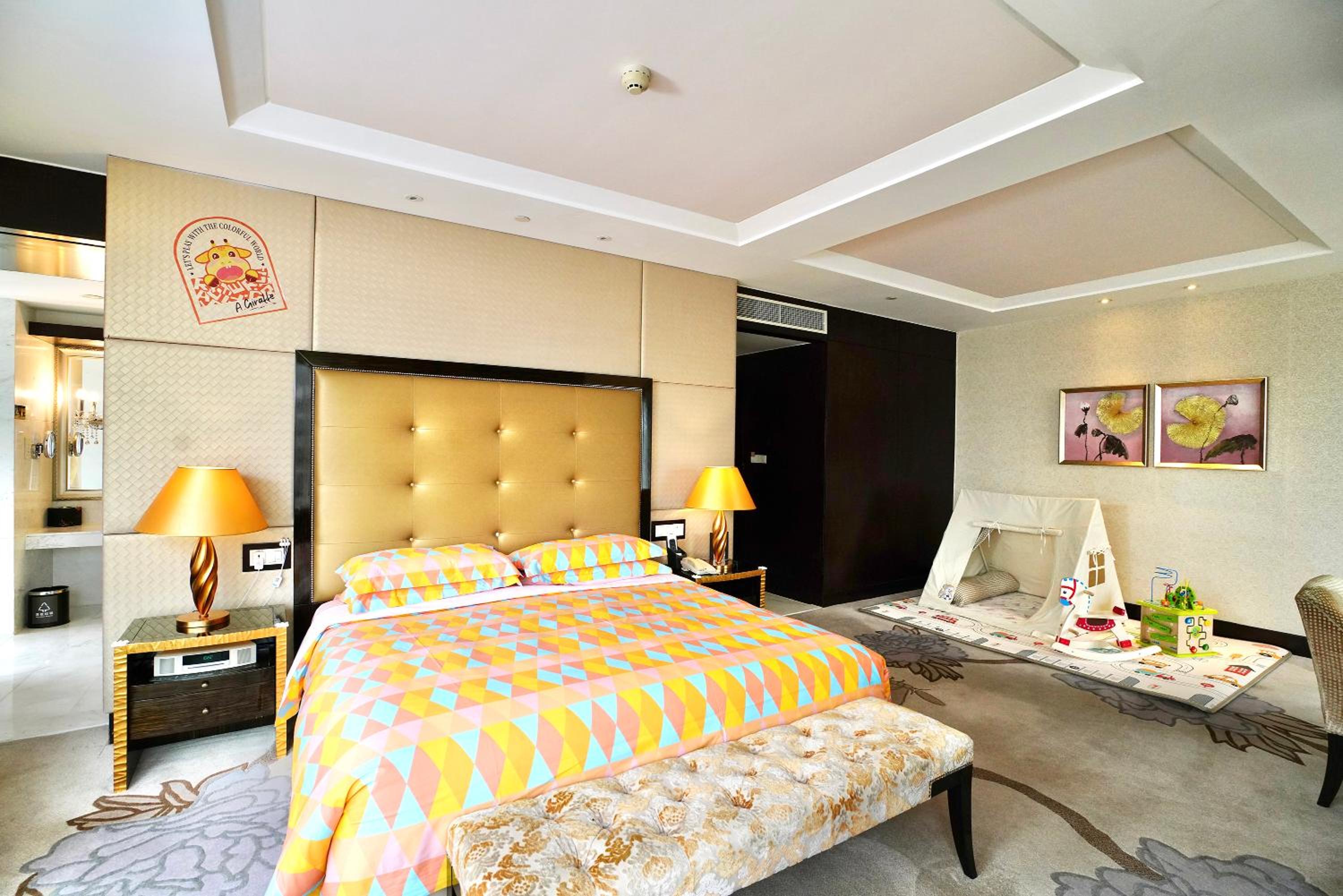 1 King Junior Suite Kids Theme