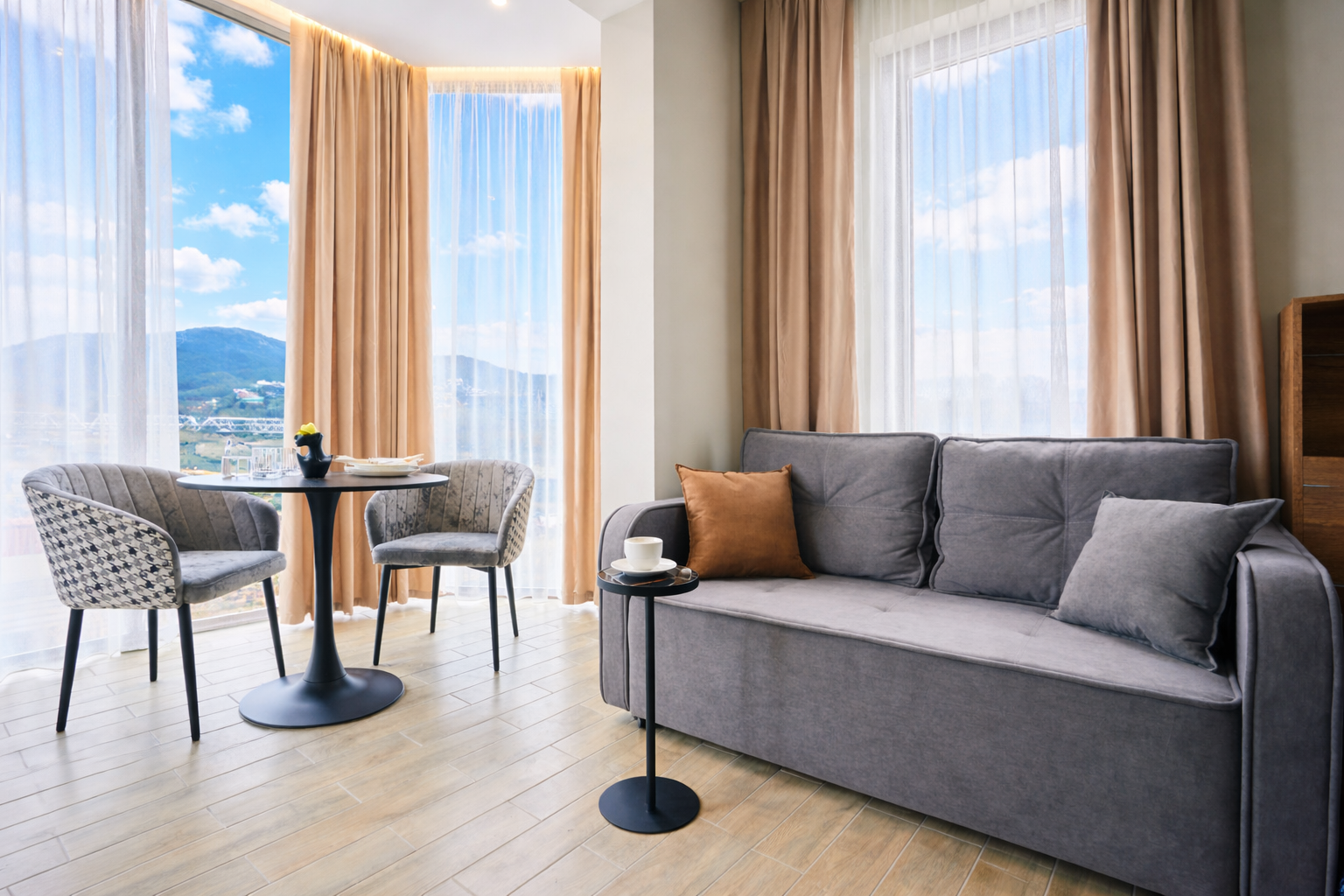 Лофт студия с балконом и видом на море и горы