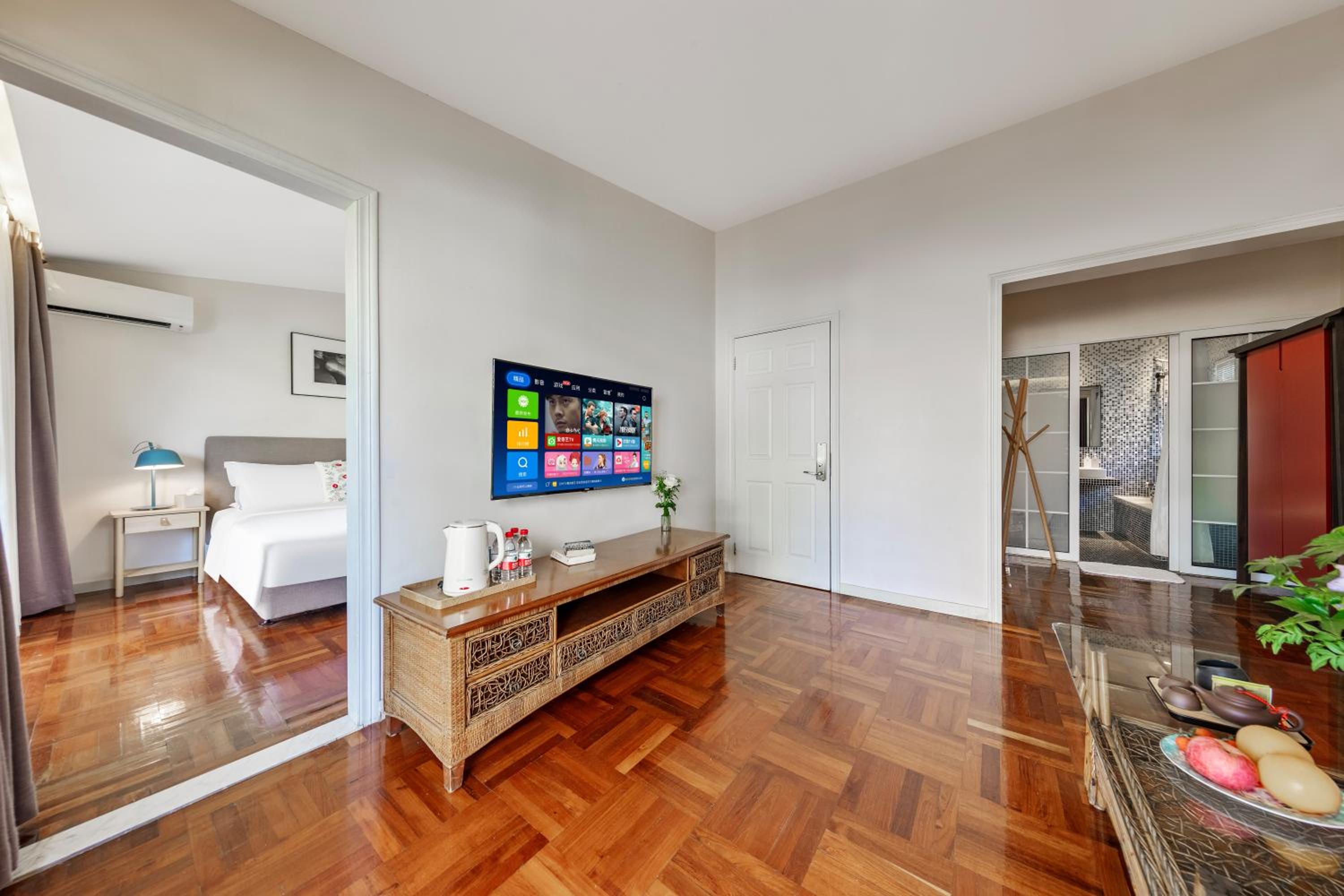 Elegant suite