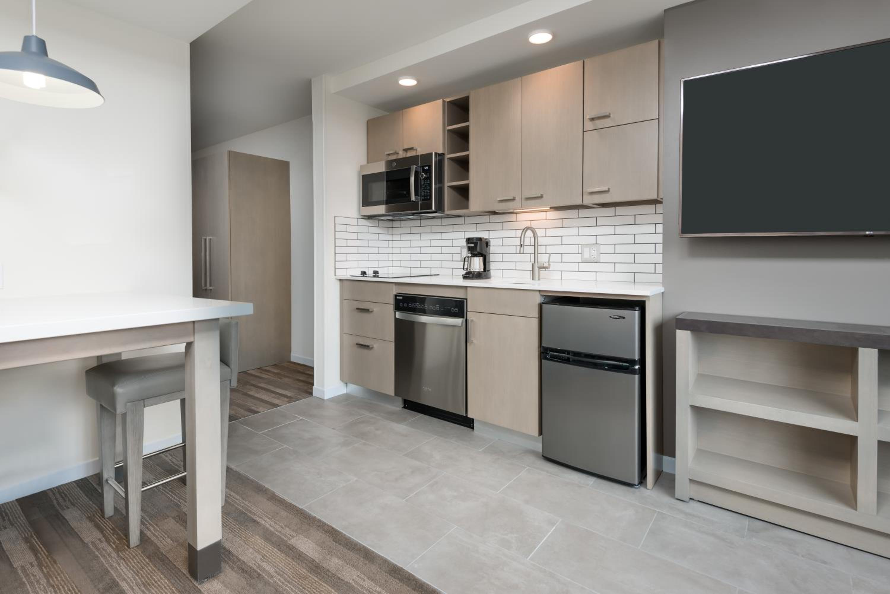 King Studio Suite with Kitchen and Sofa Bed