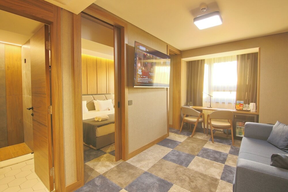 Deluxe Studio Suite