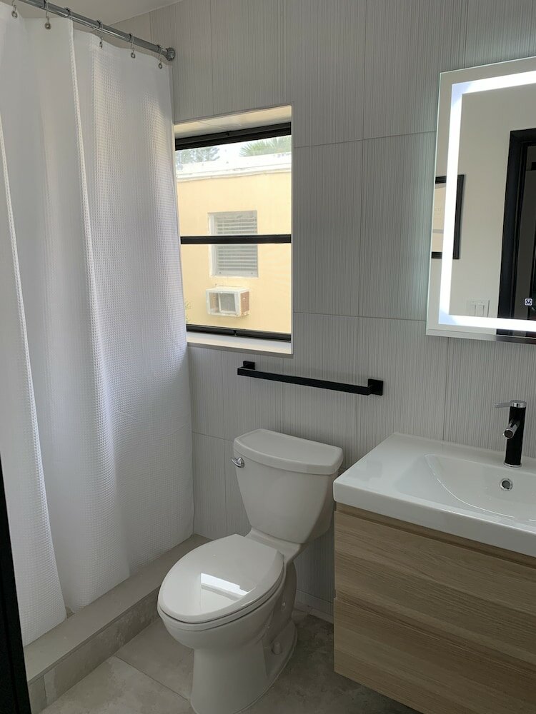 Deluxe Studio Suite, 1 King Bed, Kitchen