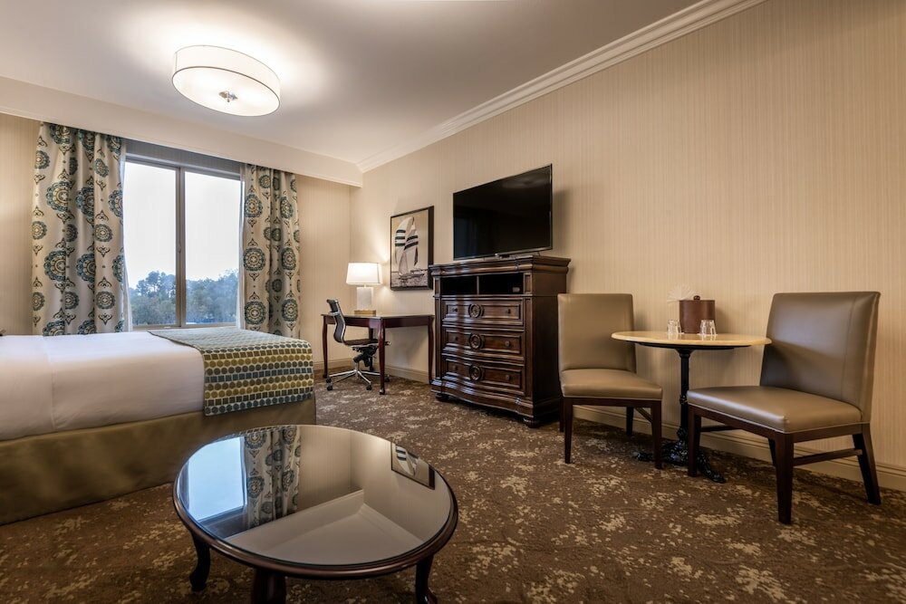 Deluxe Room, 1 King Bed with Sofa bed, Courtyard View