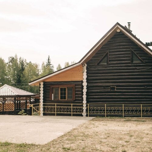 Двухэтажный коттедж с баней и бассейном