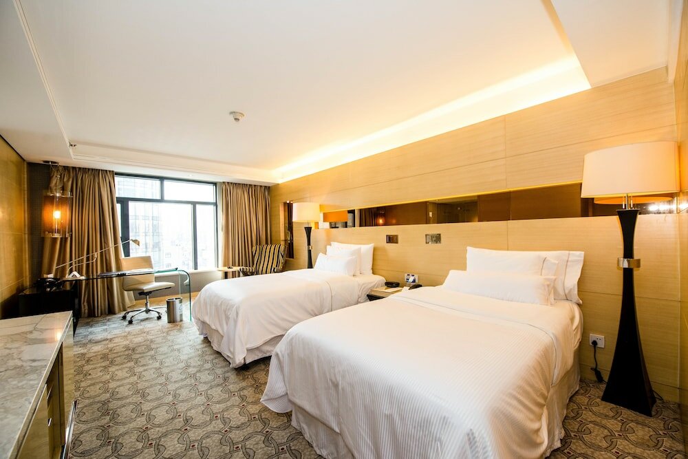 Room, 2 Twin Beds, City View