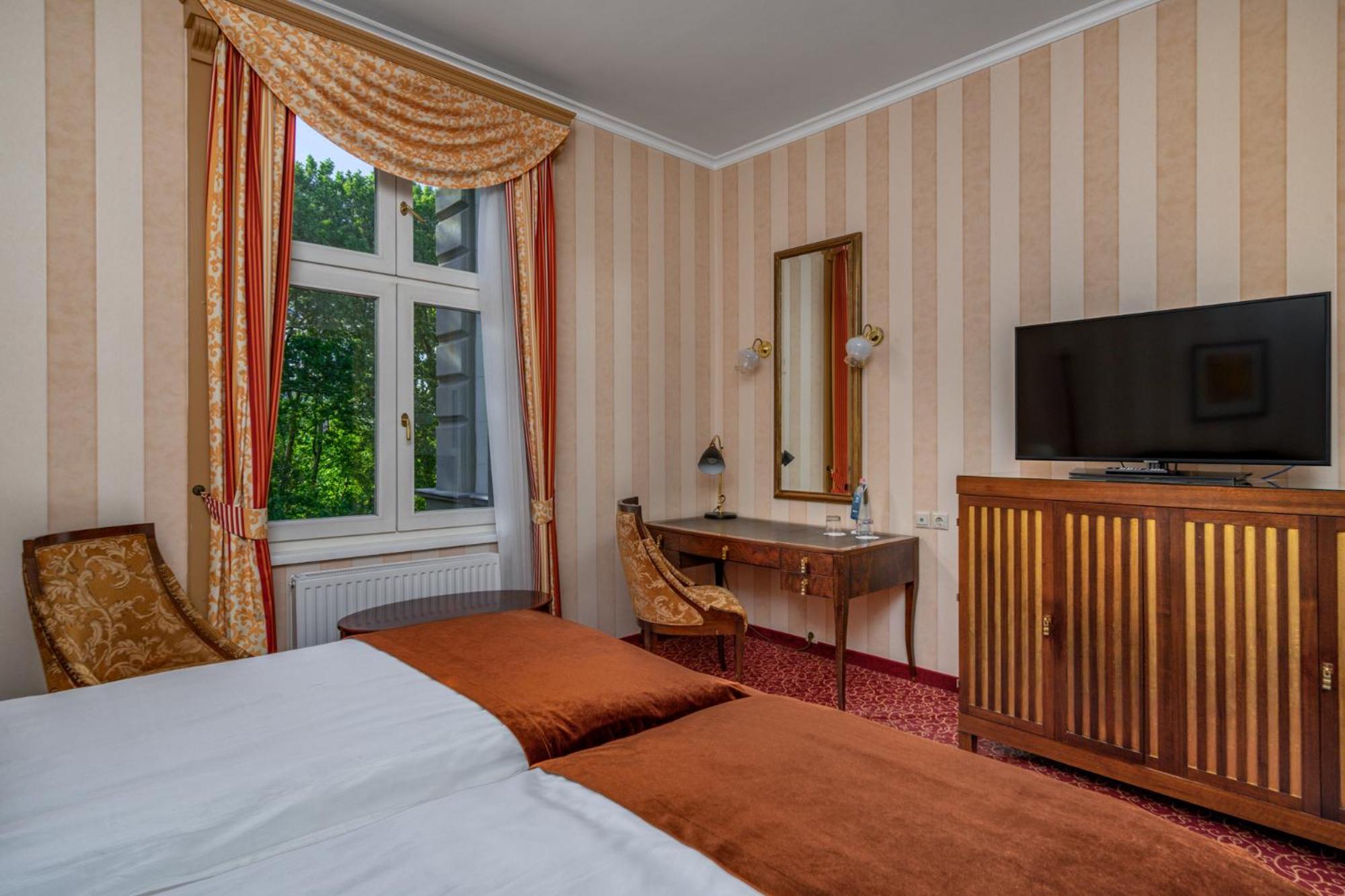 Deluxe Twin Room with Wellness and Fitness Access