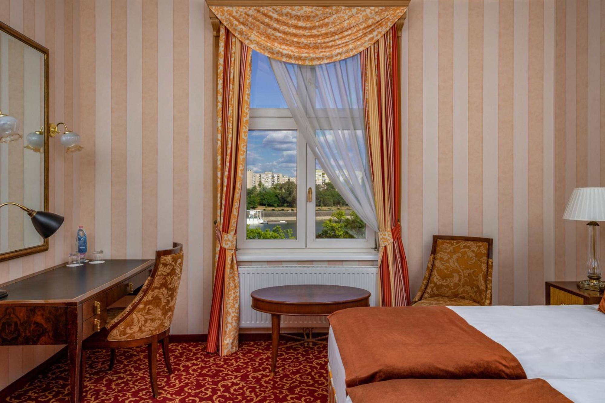 Deluxe Twin Room with Wellness and Fitness Access