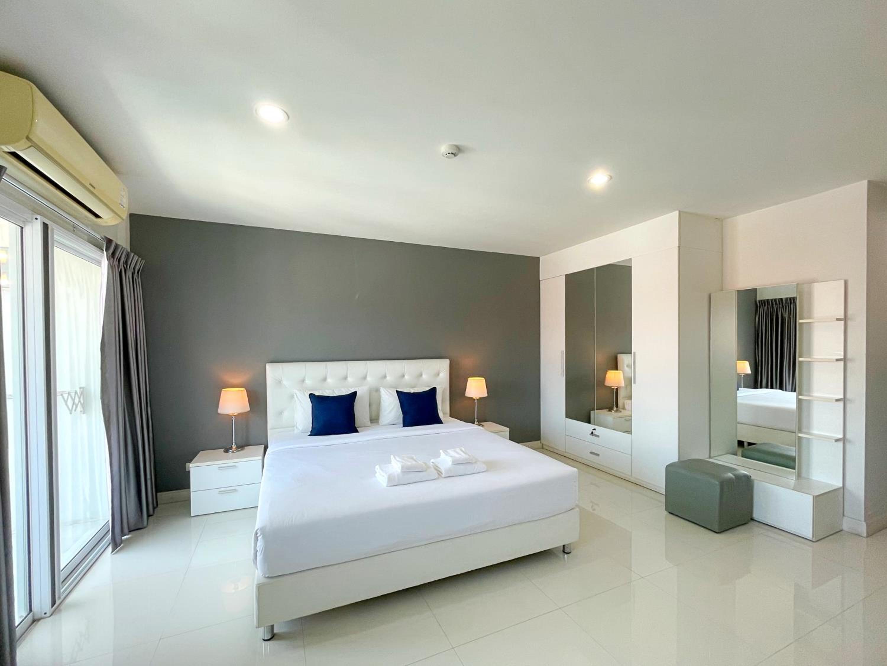 Triple Room with Pool View