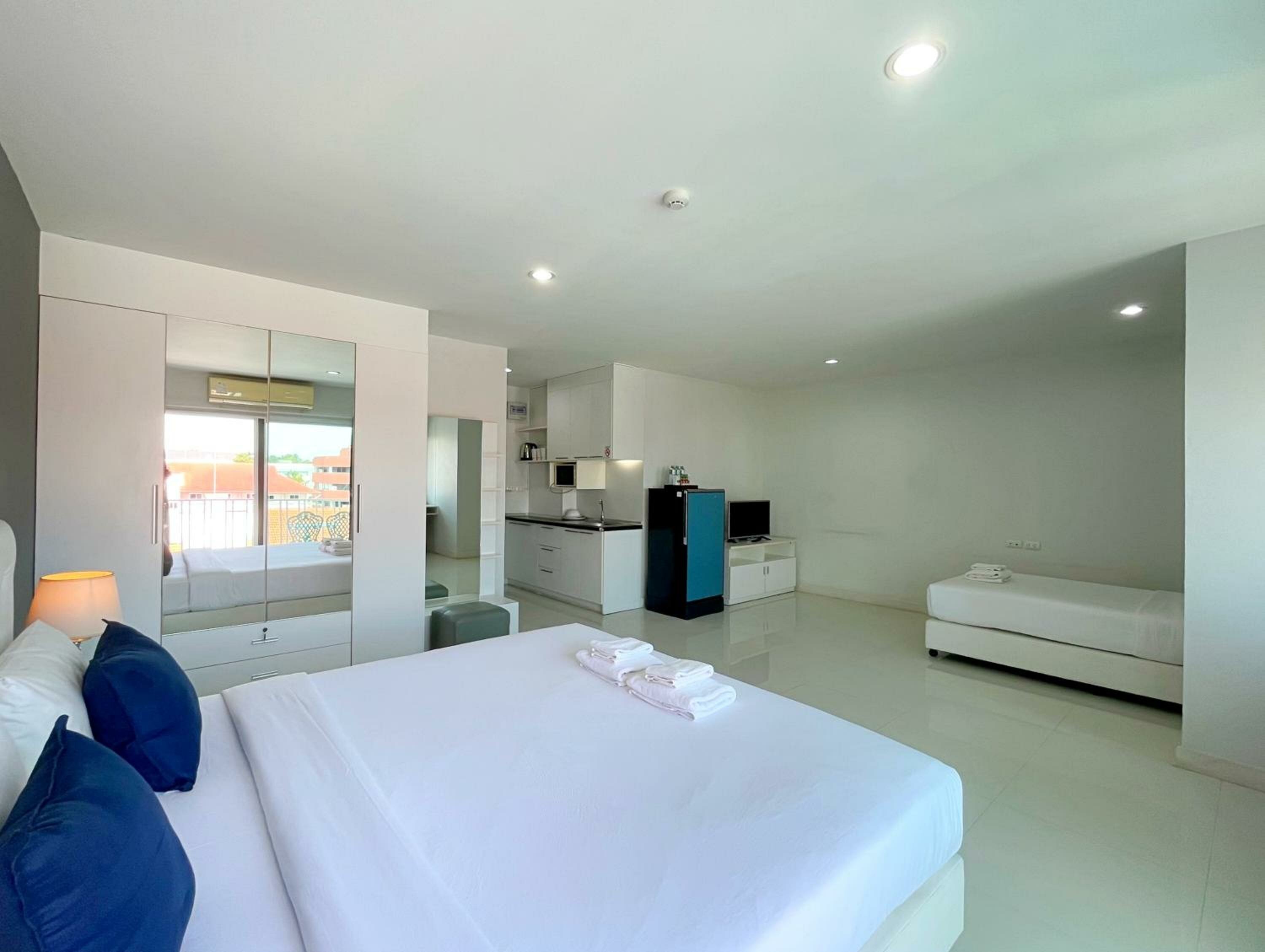 Triple Room with Pool View