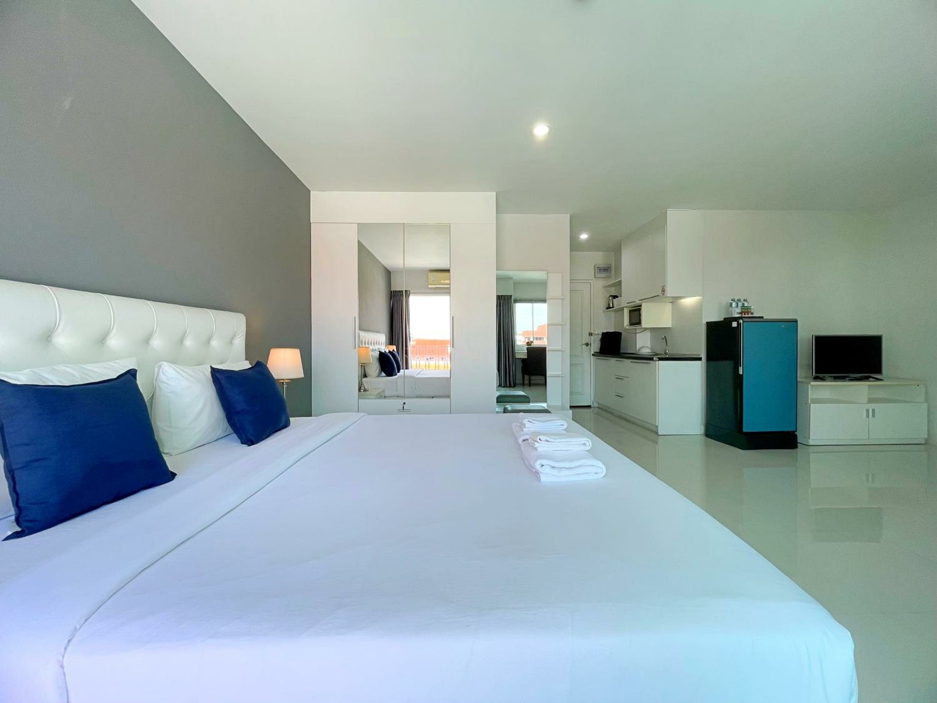 Triple Room with Pool View
