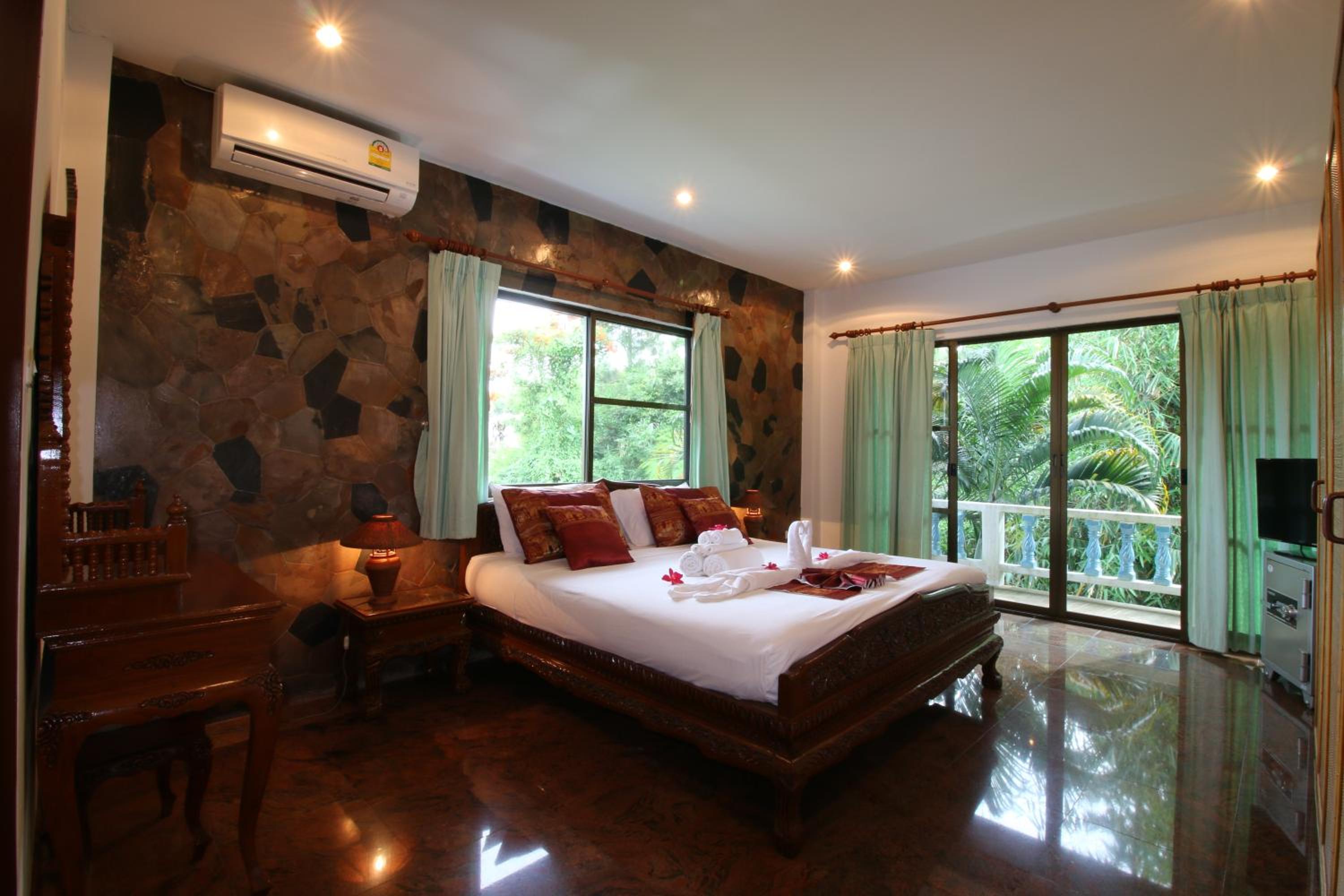 Superior One-Bedroom Apartment