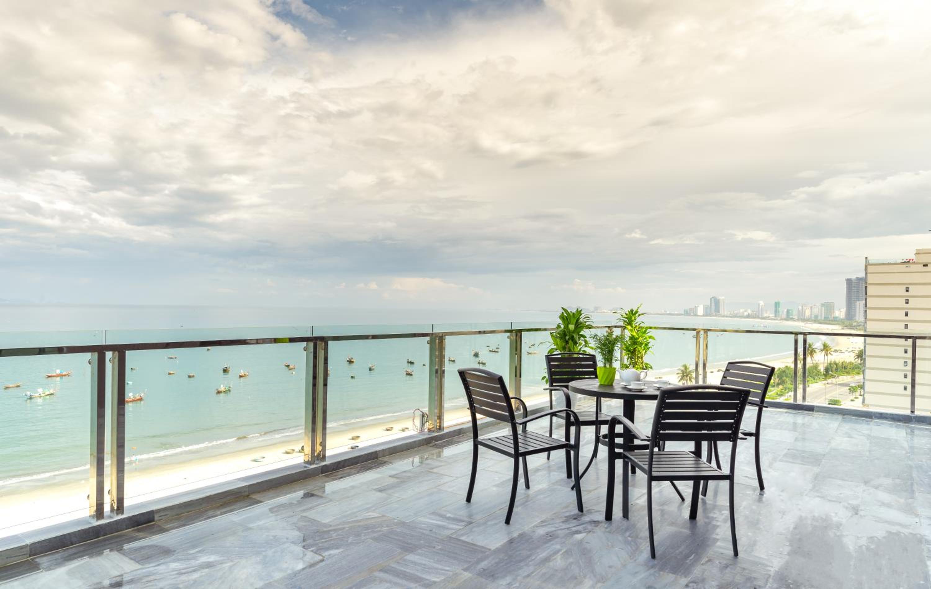 Apartment with Terrace - Ocean Front View