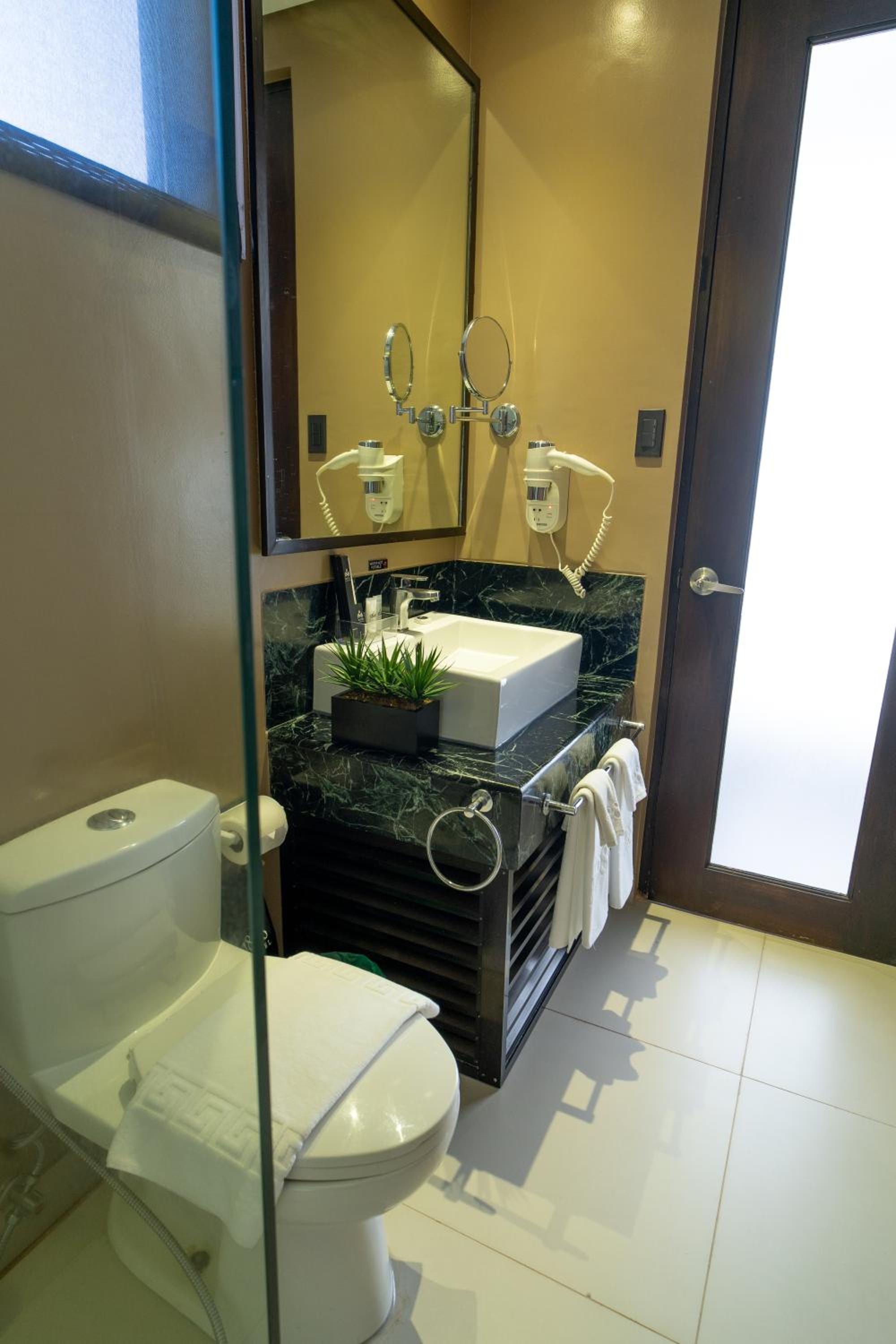 Premium Deluxe Queen Room