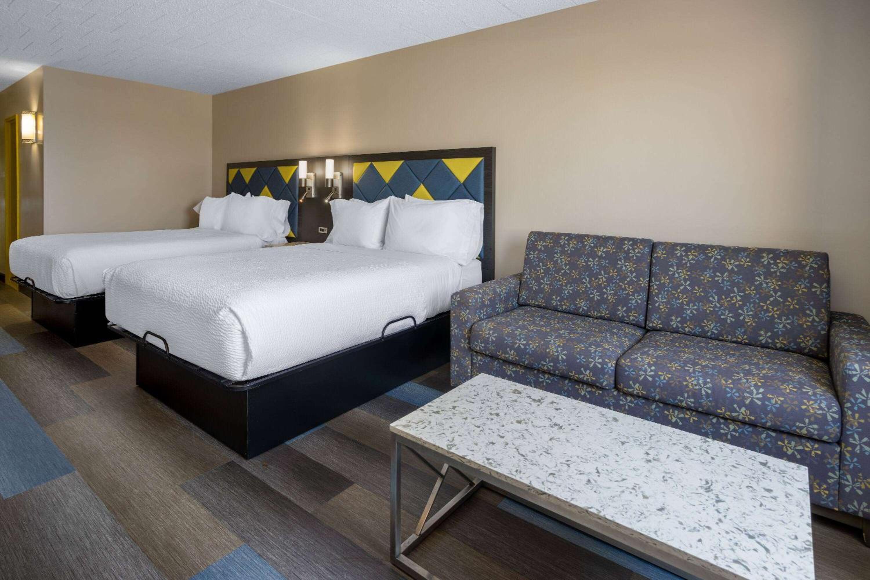 Deluxe Queen Room with Two Queen Beds - Non-Smoking