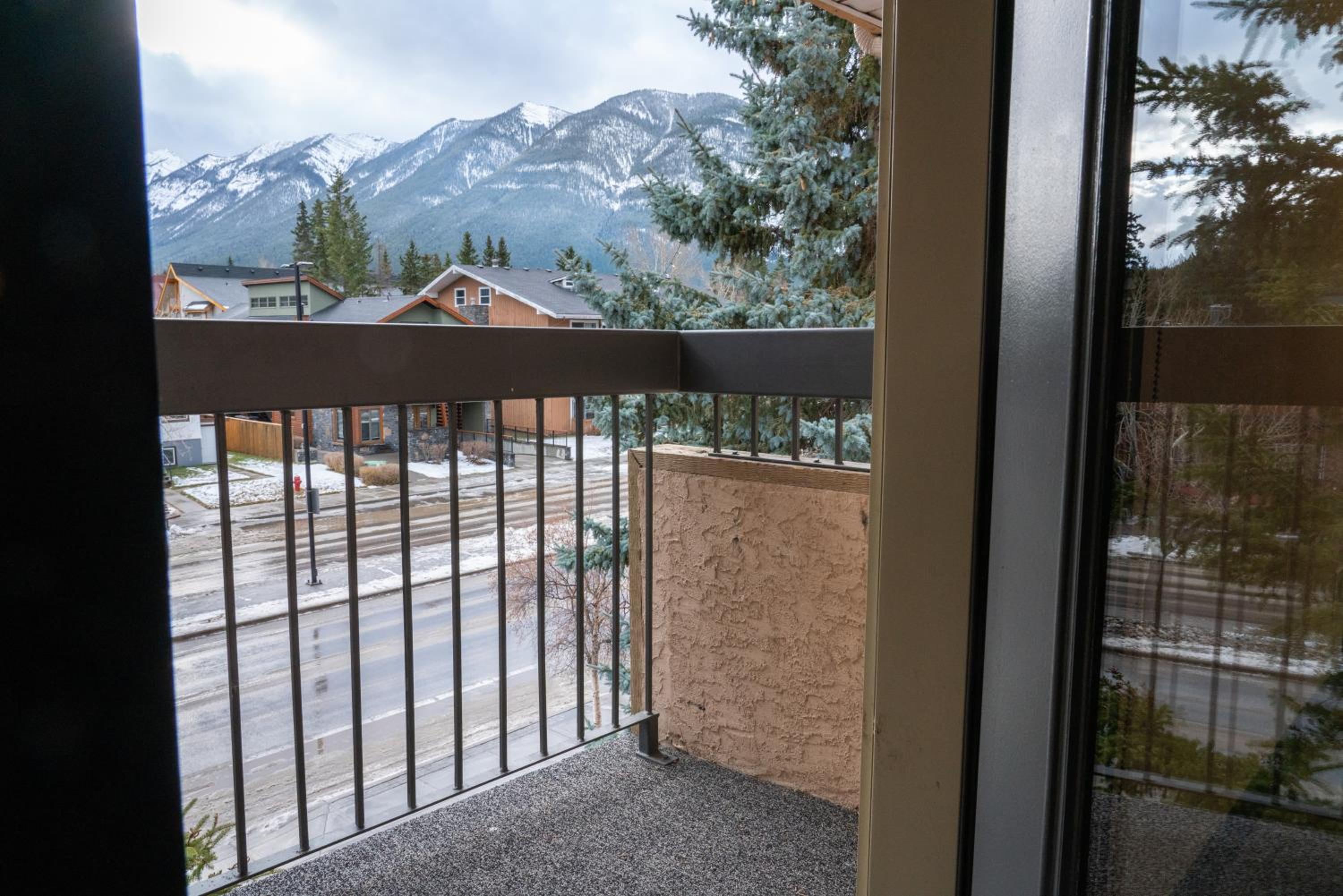 Superior King Suite With Jetted Tub