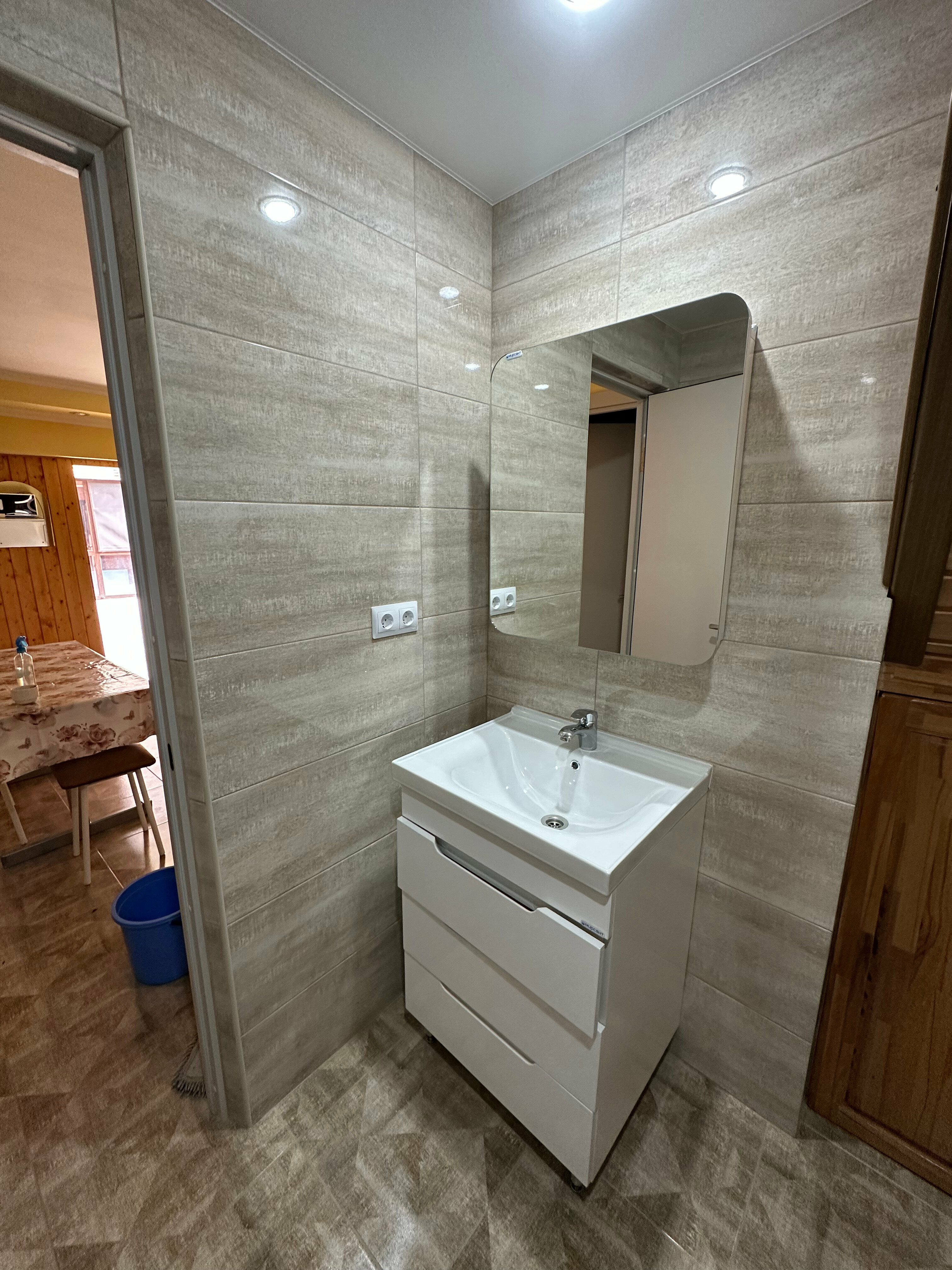 Двухкомнатный, двухэтажный дом