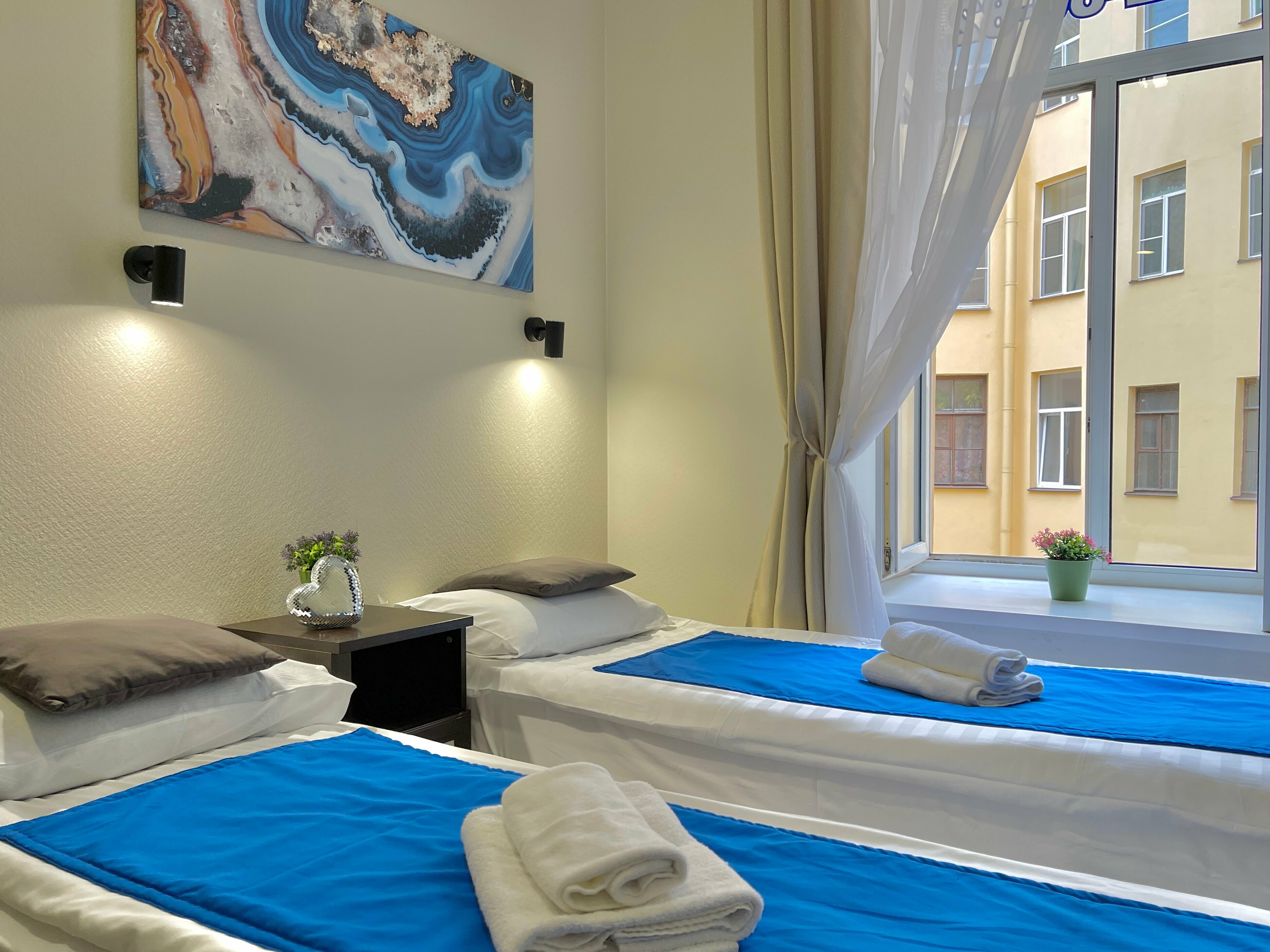 Студия с двумя раздельными кроватями