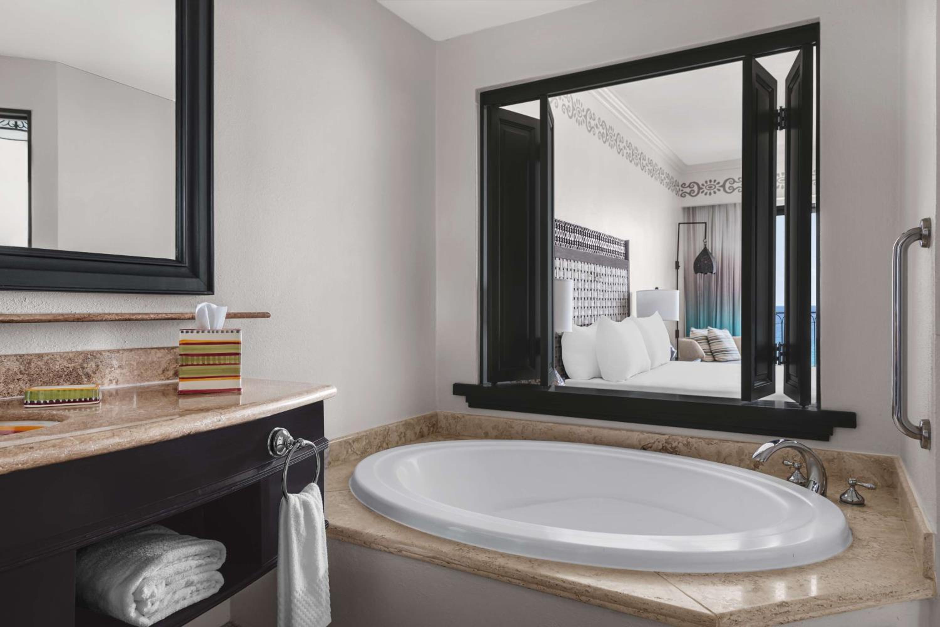 Deluxe King Room with Ocean View