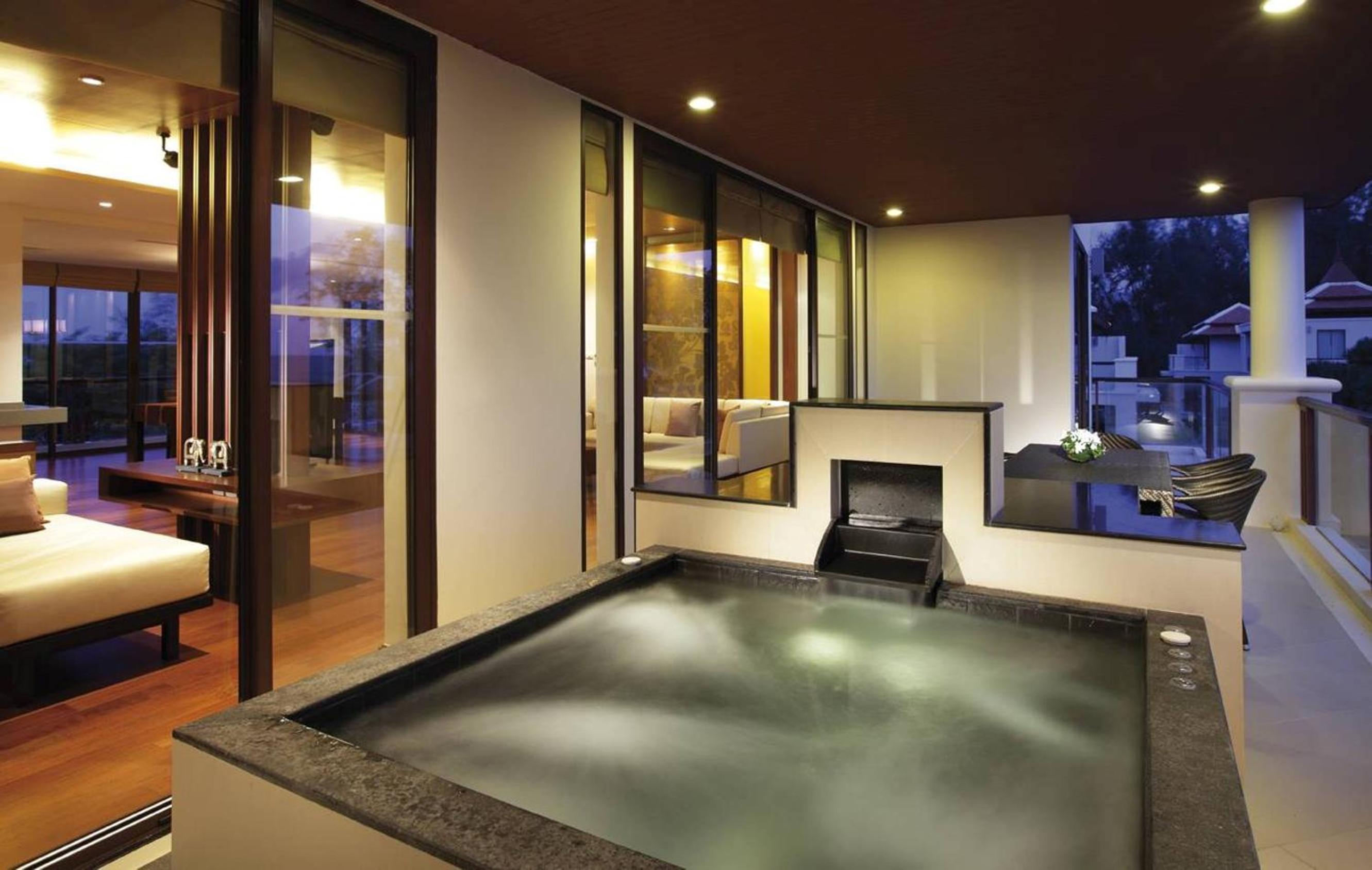 Seaview Three Bedroom Jacuzzi Penthouse
