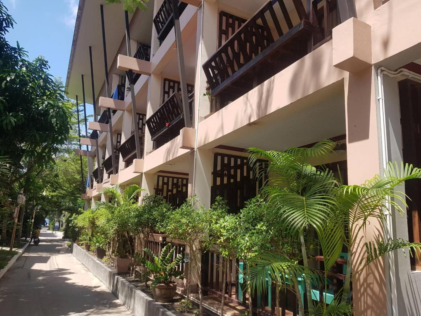 Superior Double Room - Street Side Building