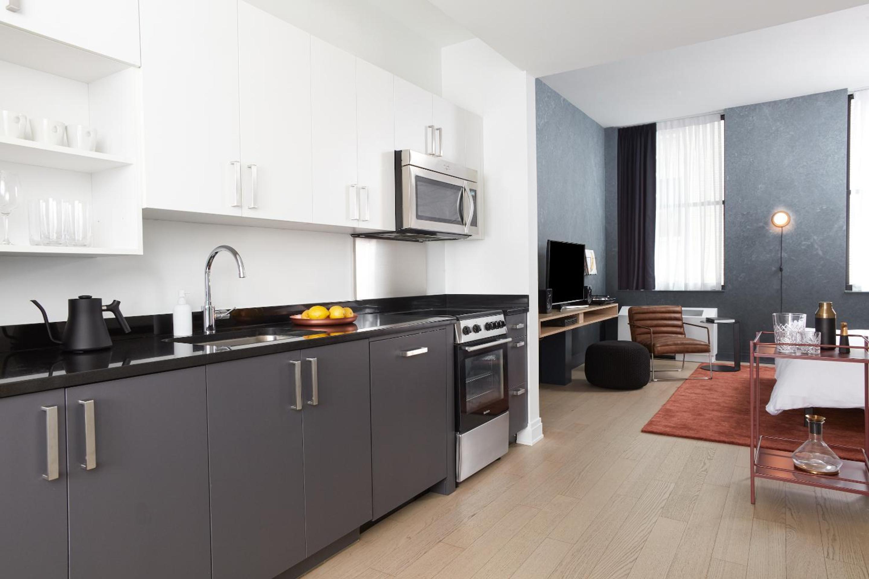 Accessible Studio, King (24/7 Front Desk)