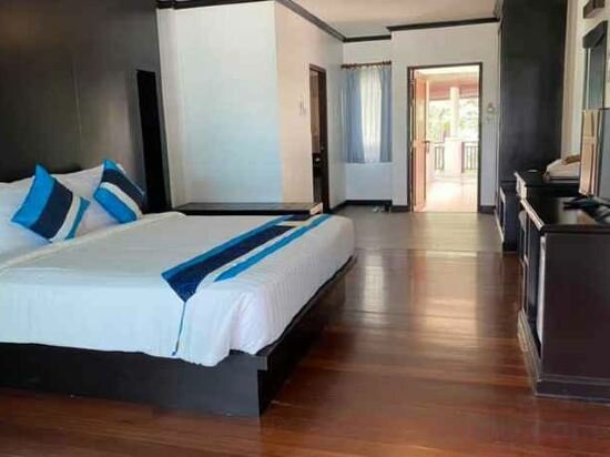 Deluxe Room With Pool View