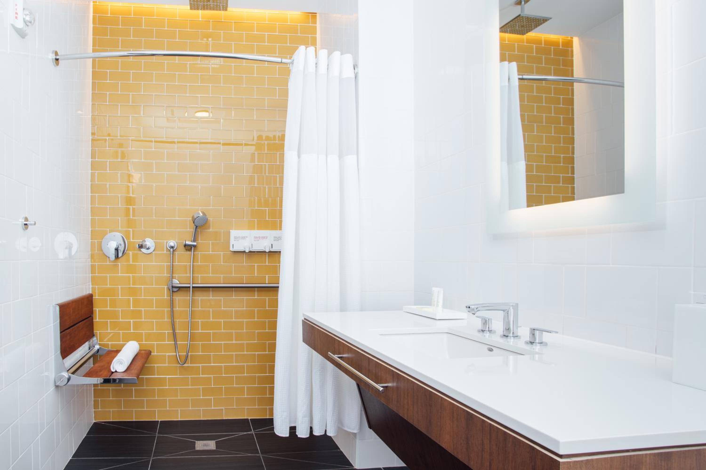 Accessible One Bedroom, King (24/7 Front Desk)