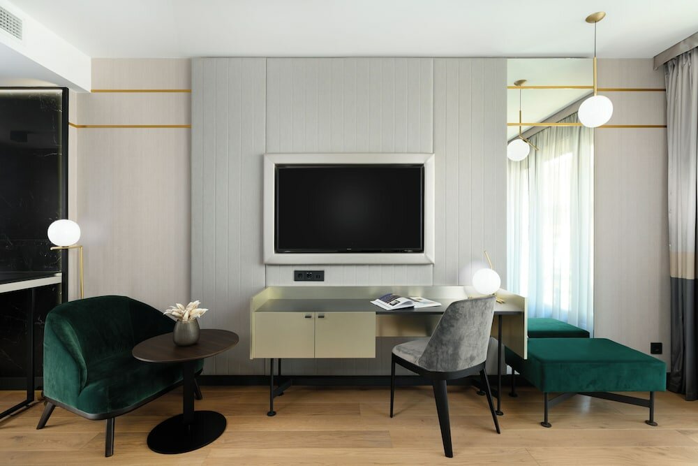 Emerald Suite