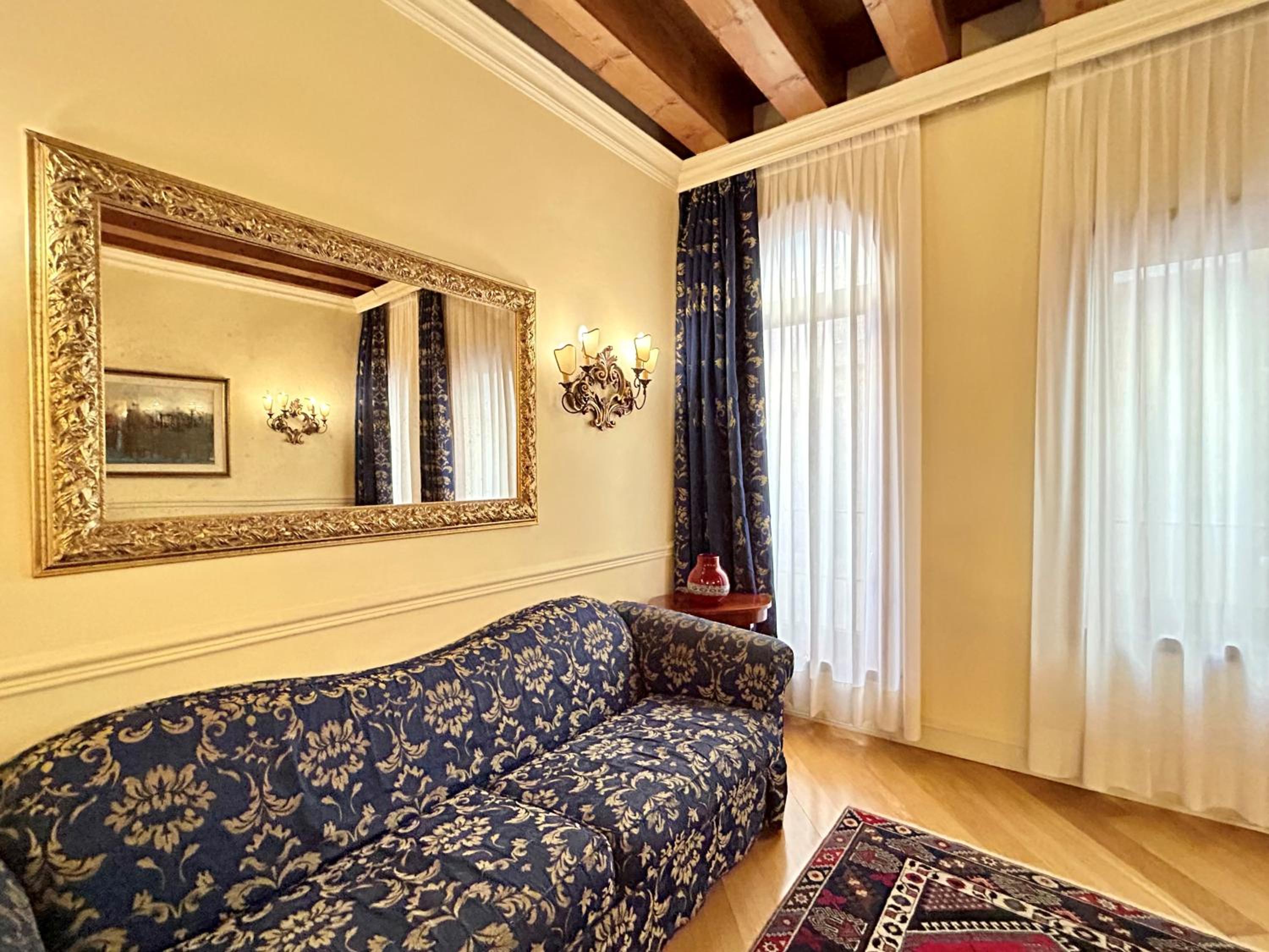 Deluxe One-Bedroom Apartment with Sofa Bed
