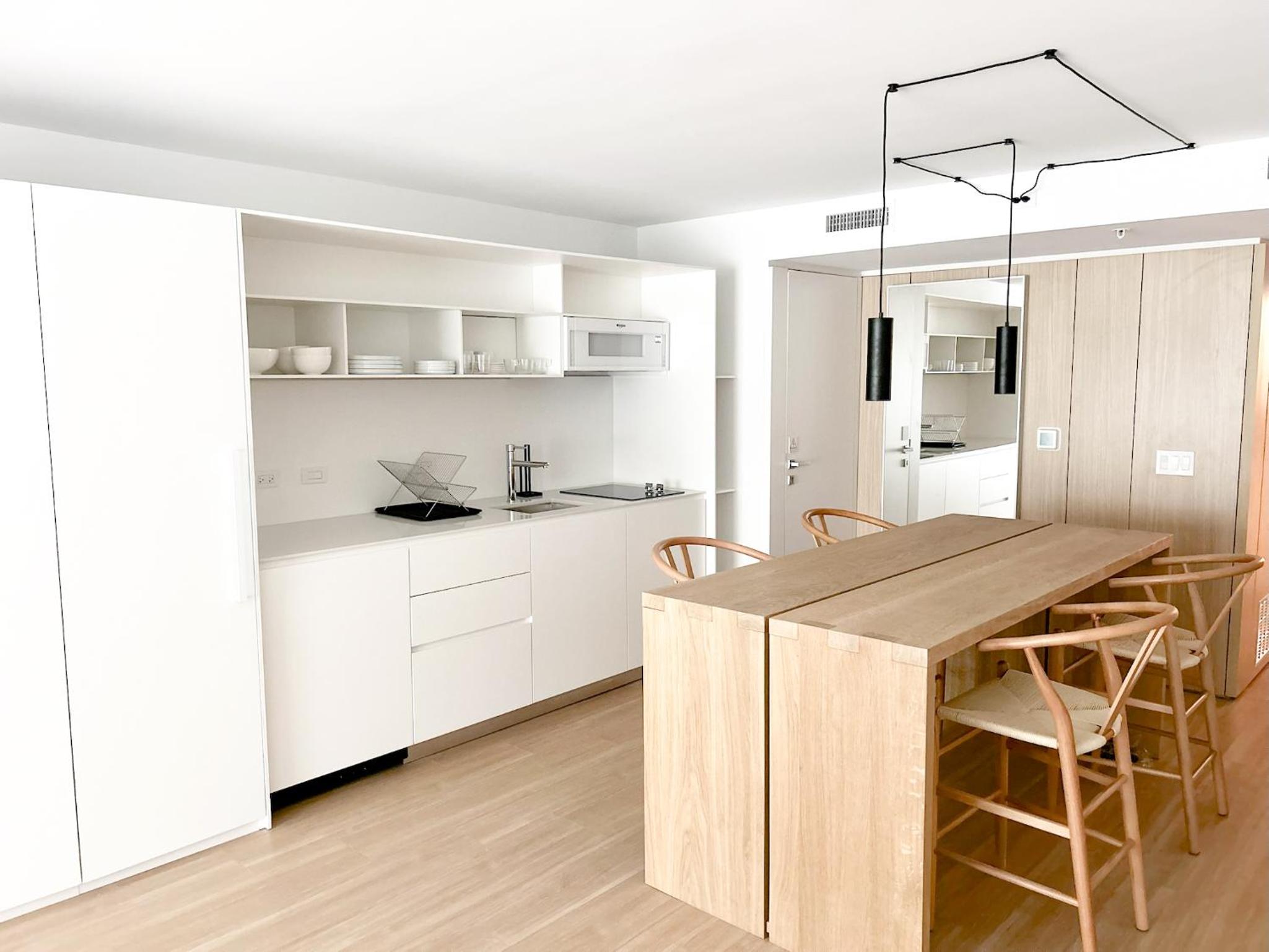 Extra Large Deluxe Studio King