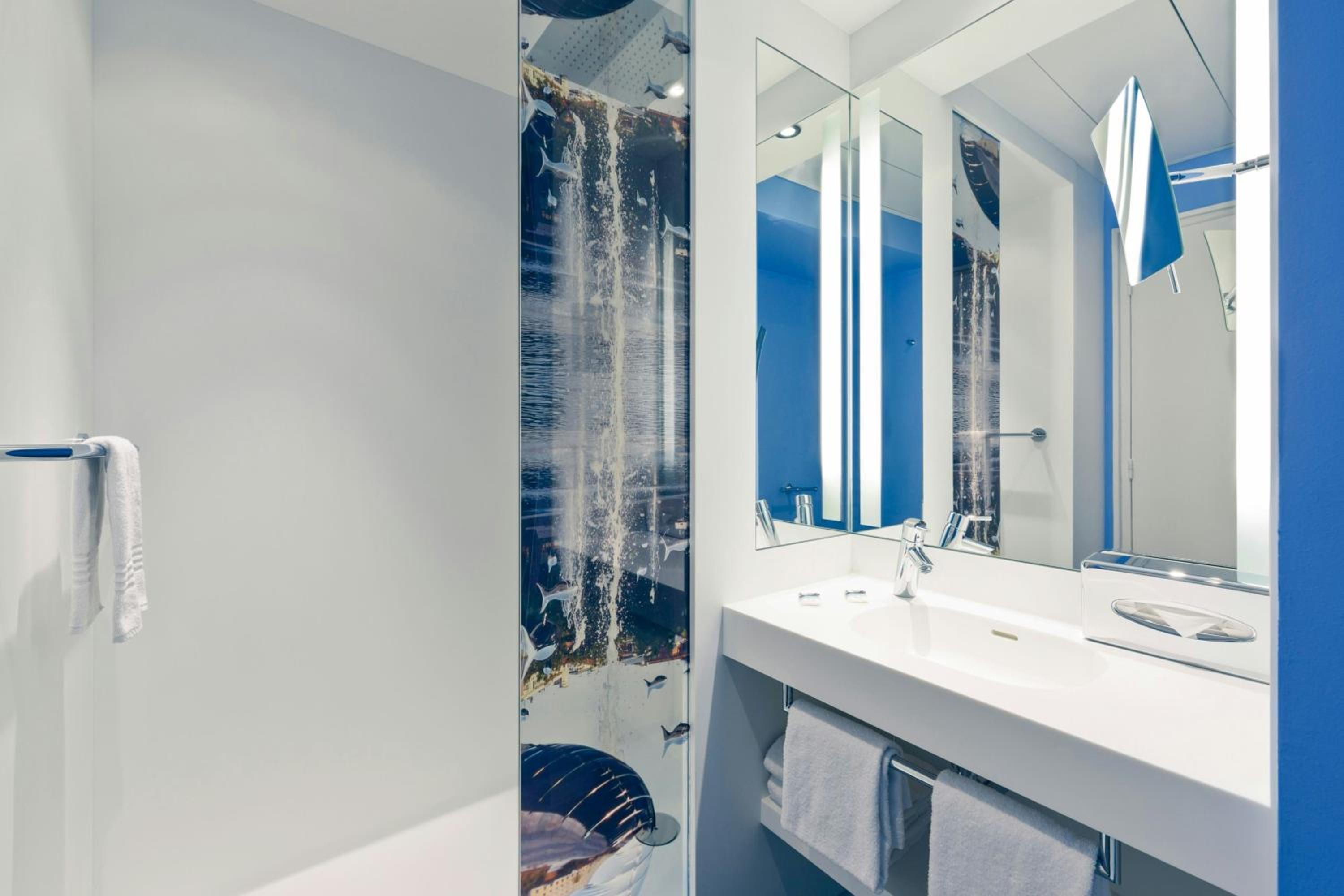 Classic Queen Room with City View