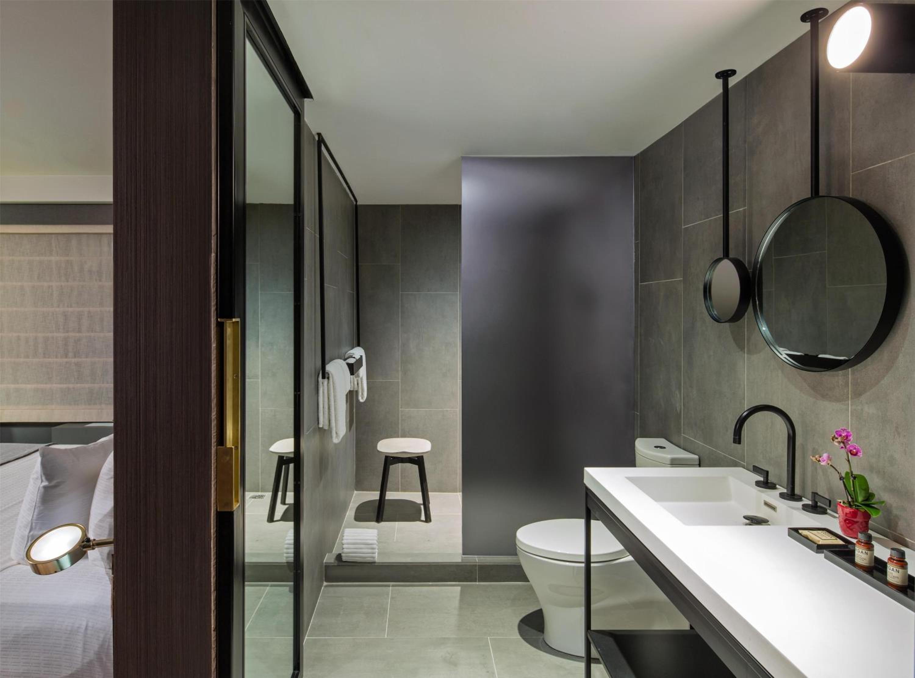 Deluxe One-Bedroom King Suite - High Floor