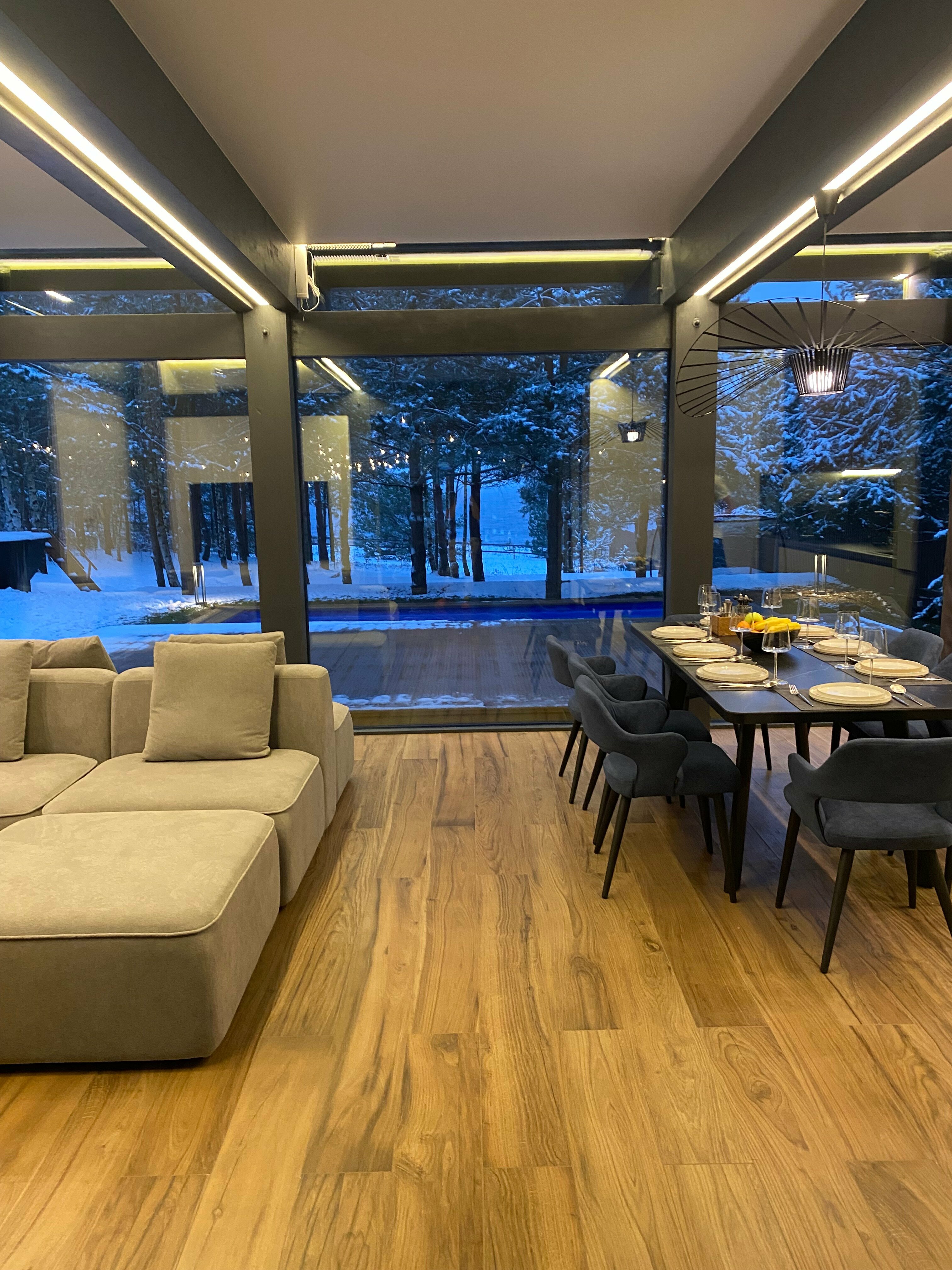 Коттедж с собственным бассейном