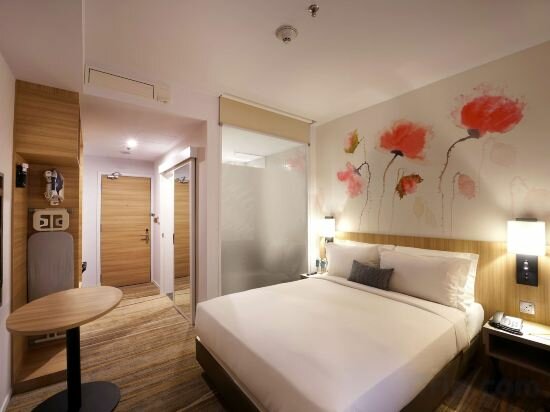 Queen Guest Room City View