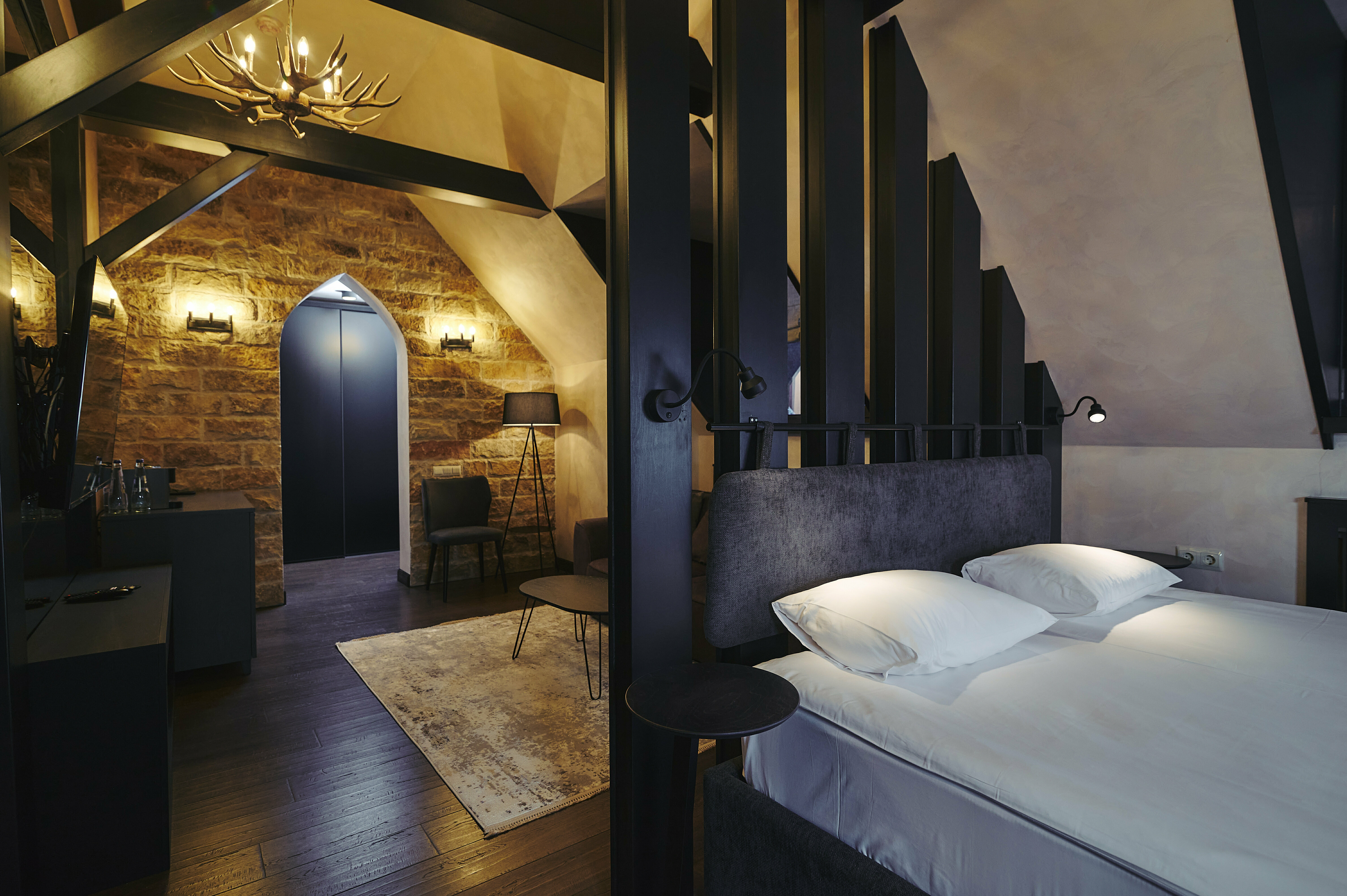 Номер-студия с кроватью размера "king-size" и диван-кроватью