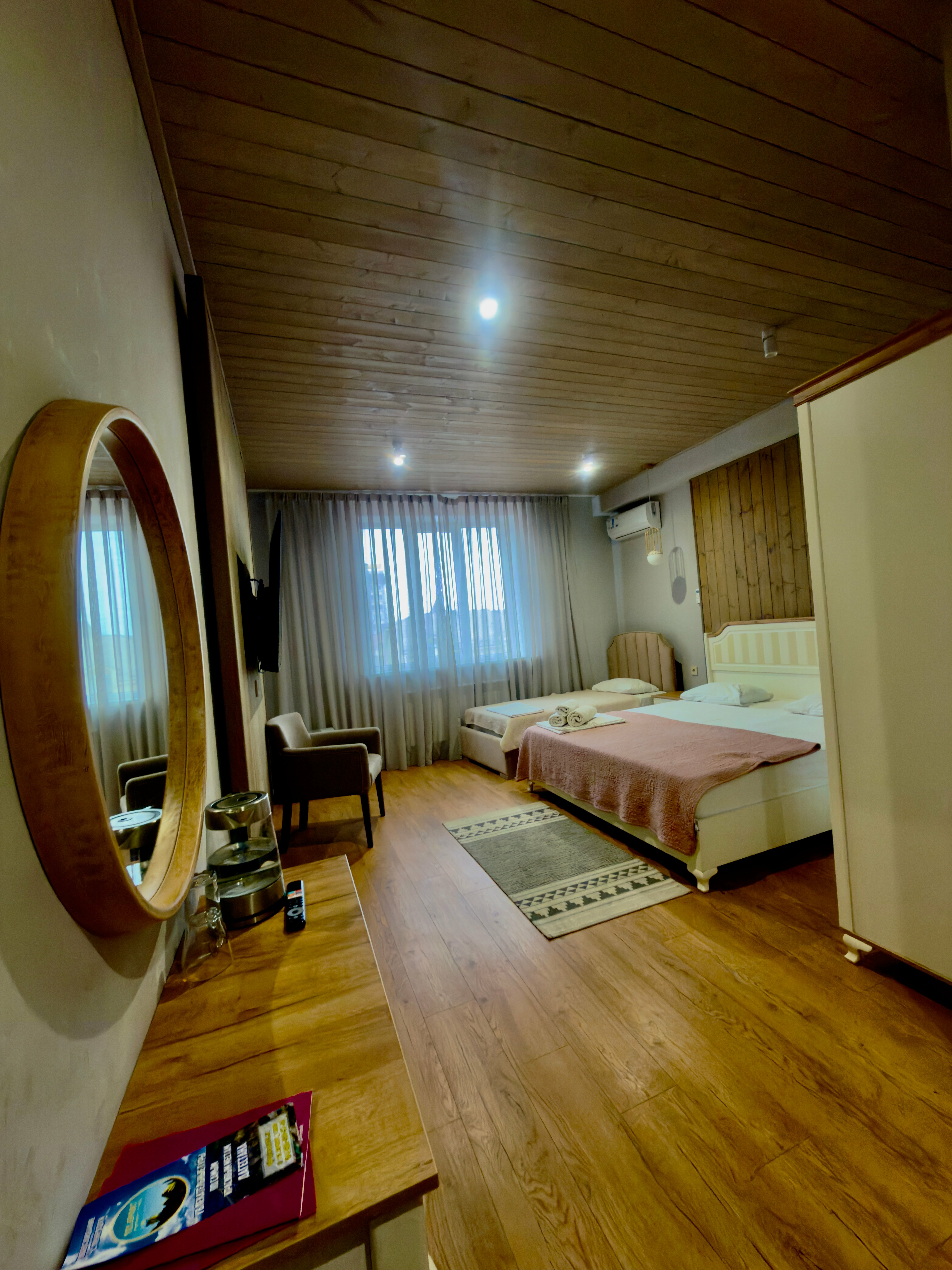 Трехместный номер «Комфорт» с душем