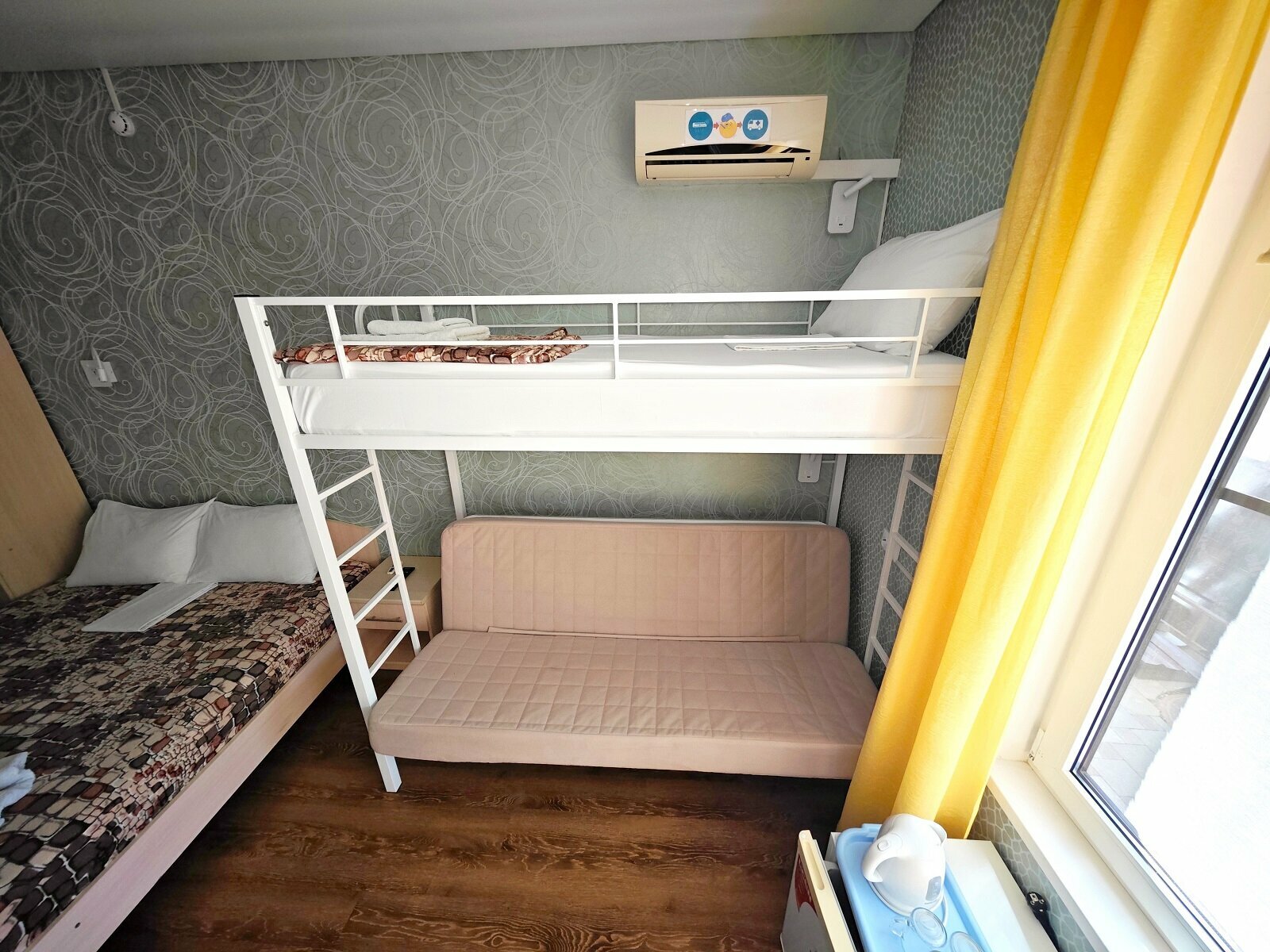 УЛУЧШЕННЫЙ с патио на 3-4 места