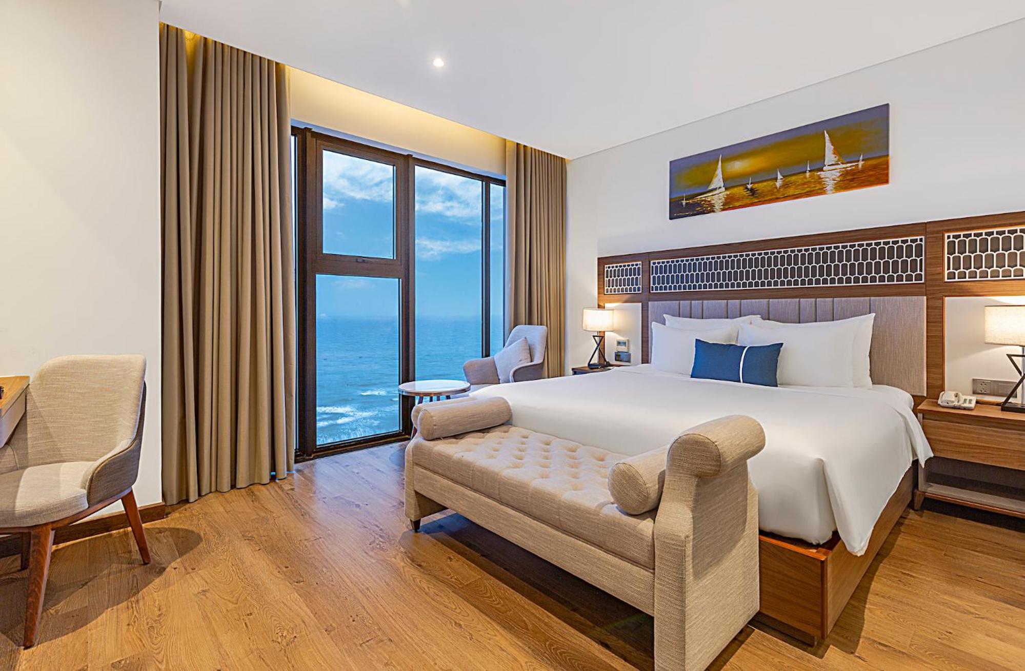 Grand Ocean Queen Room with Bathtub - Afternoon Tea Included