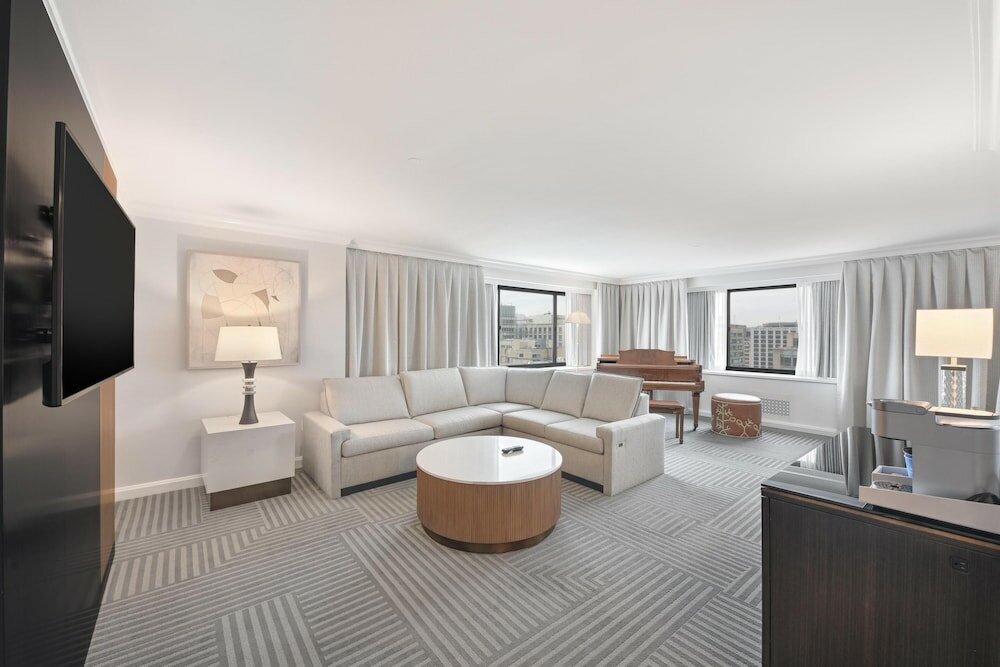 Executive Suite, 1 King Bed (Truman)