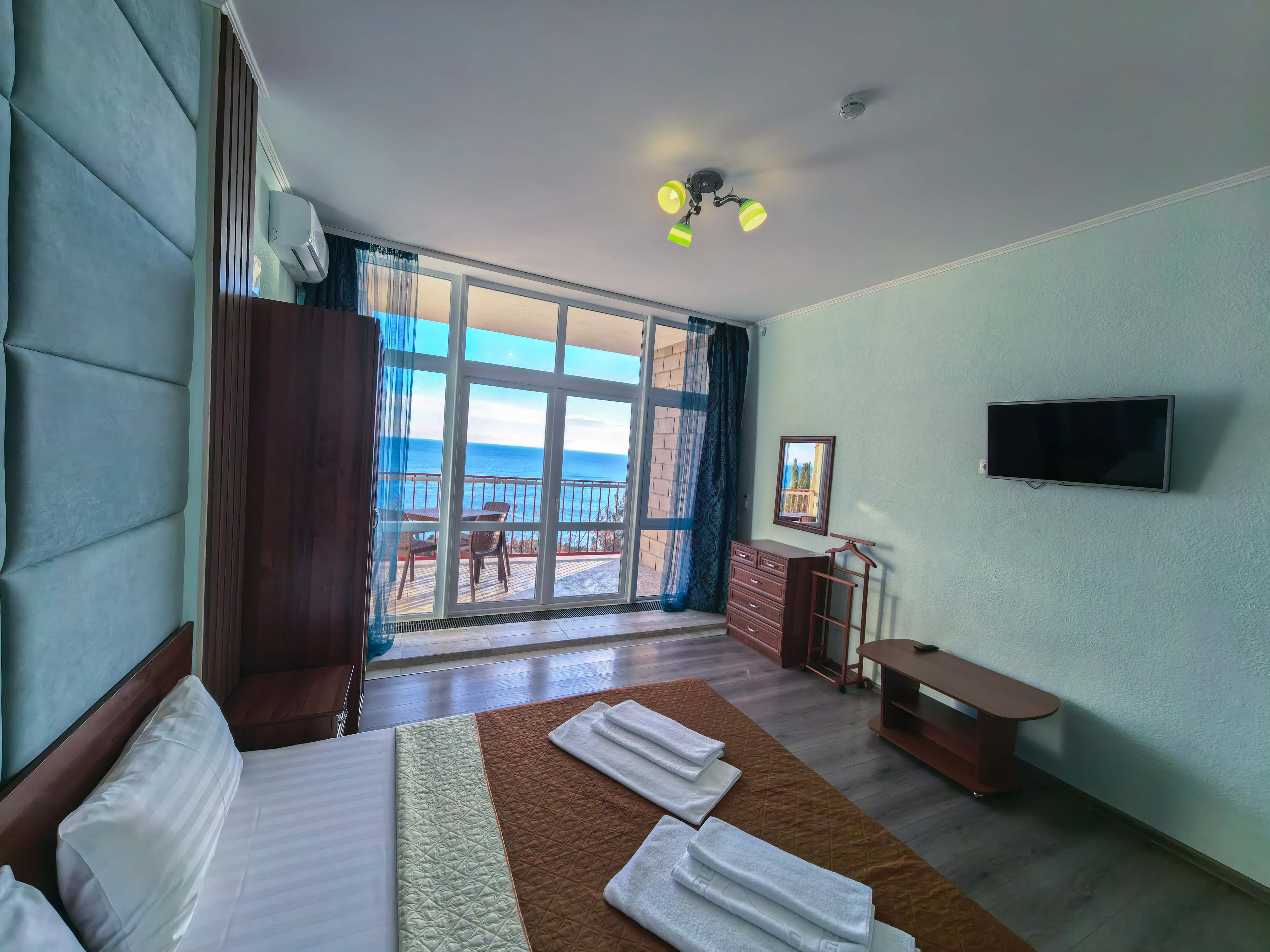 Двухместный однокомнатный люкс с кухней и видом на море