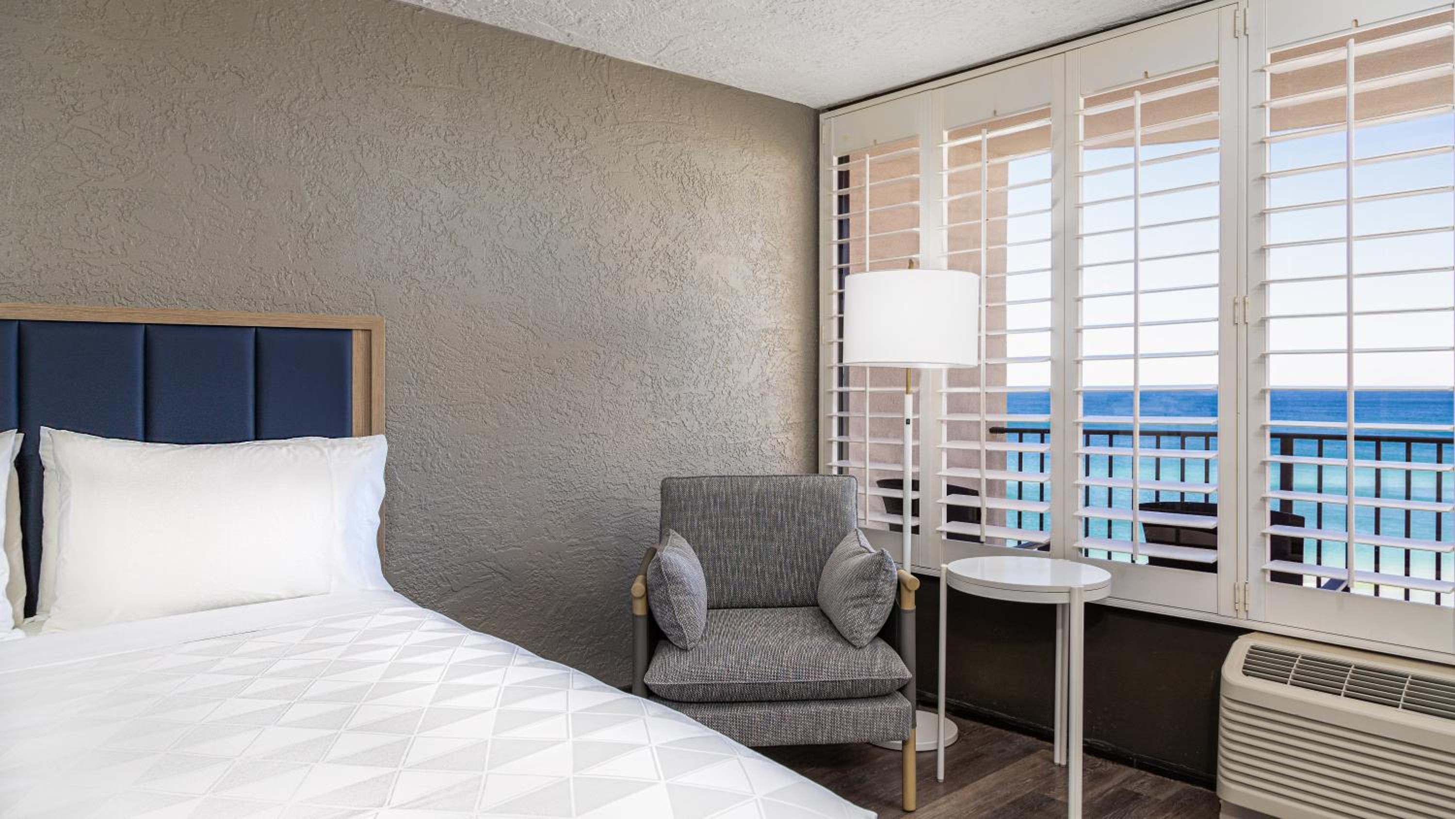 Superior Queen Room Two Queen Beds Oceanfront - Upper Level