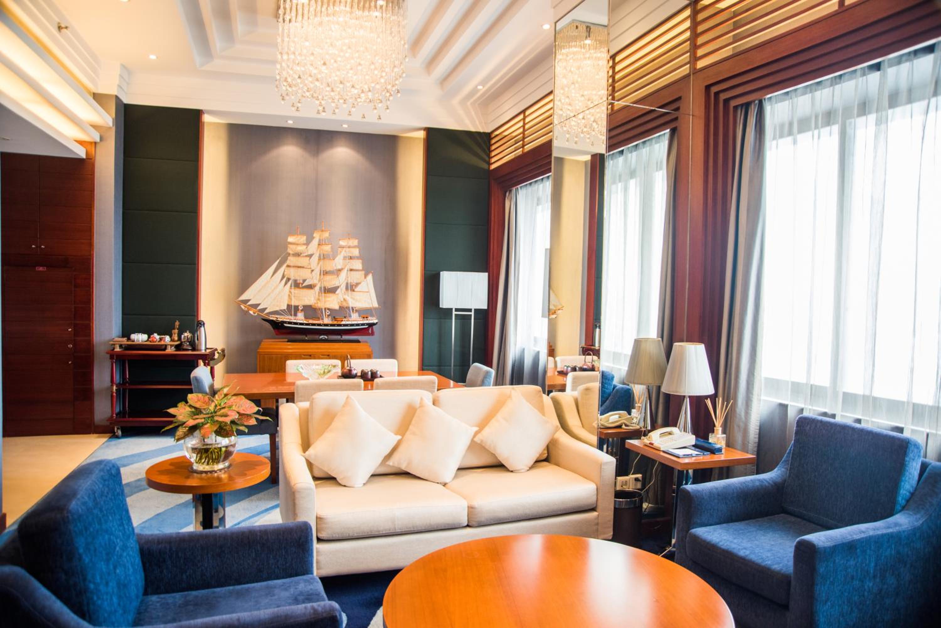 Ocean Superior Business suite room